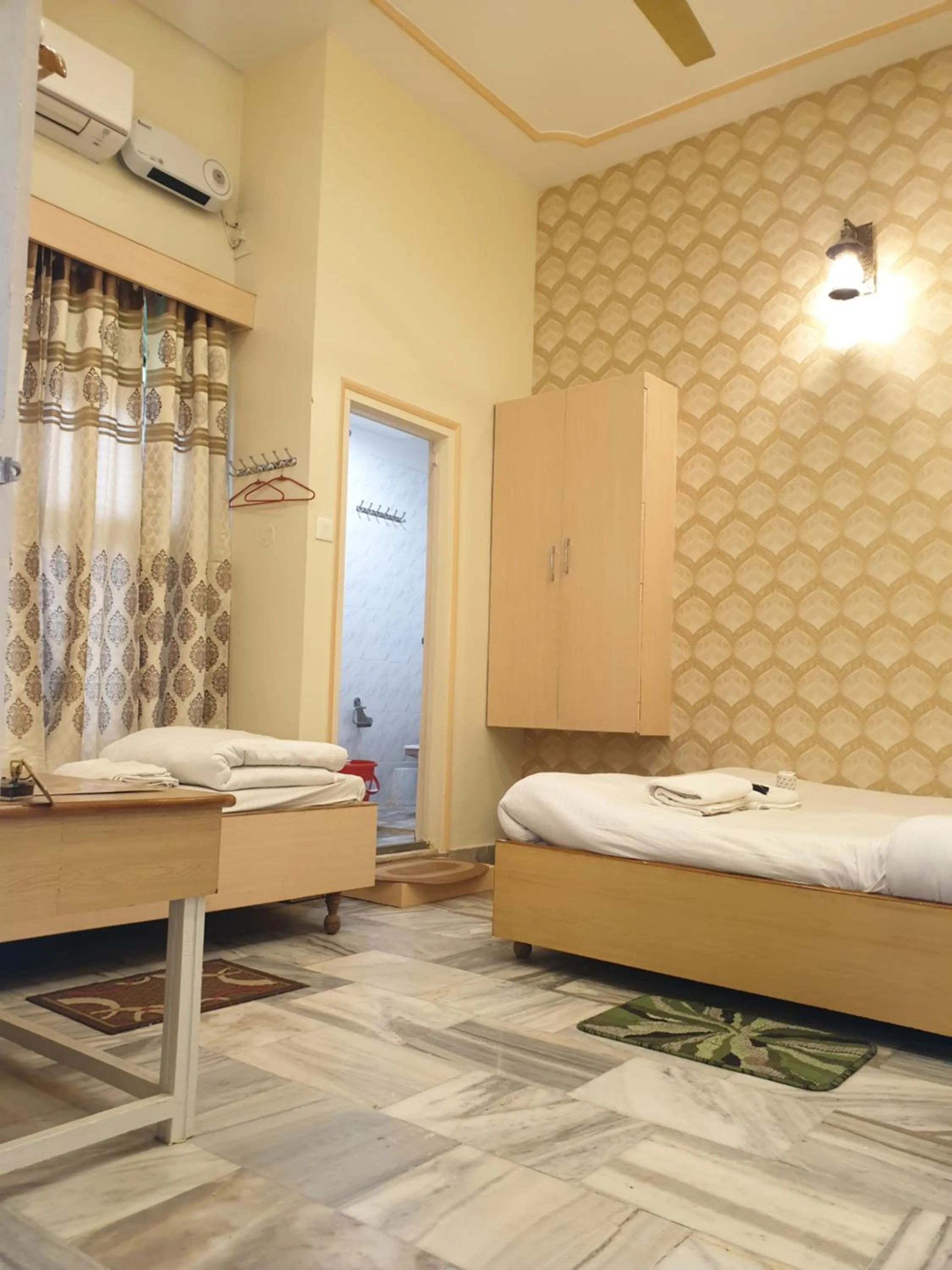 Bed in Hotel Temple On Ganges