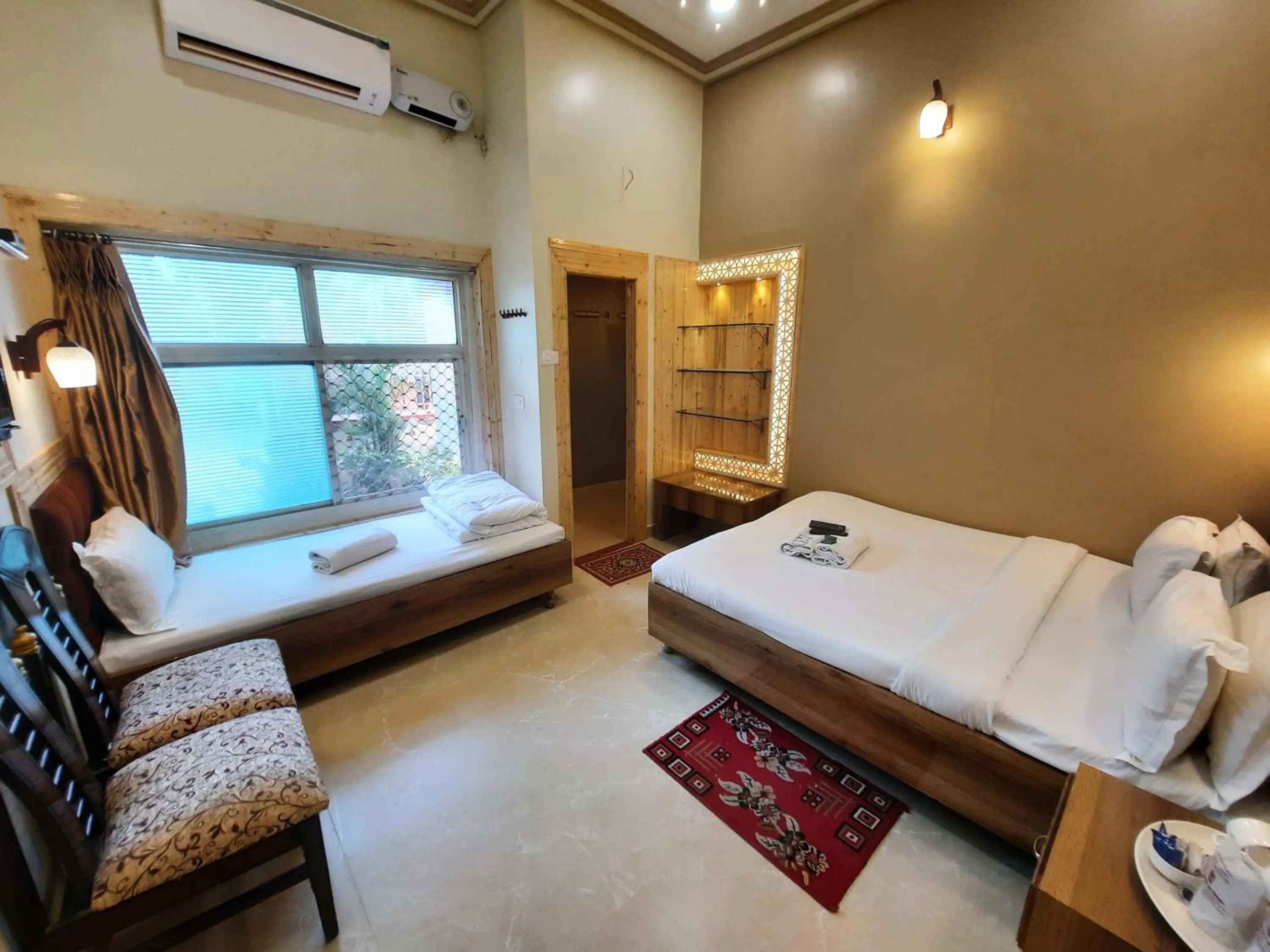 Photo of the whole room, Bed in Hotel Temple On Ganges