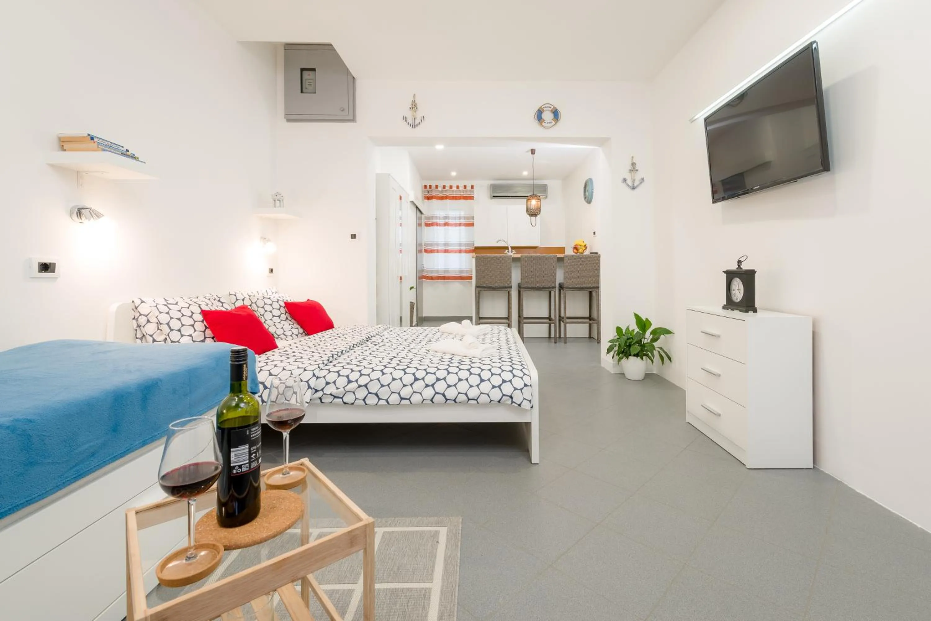 Photo of the whole room, Bed in Studio apartment Sesula