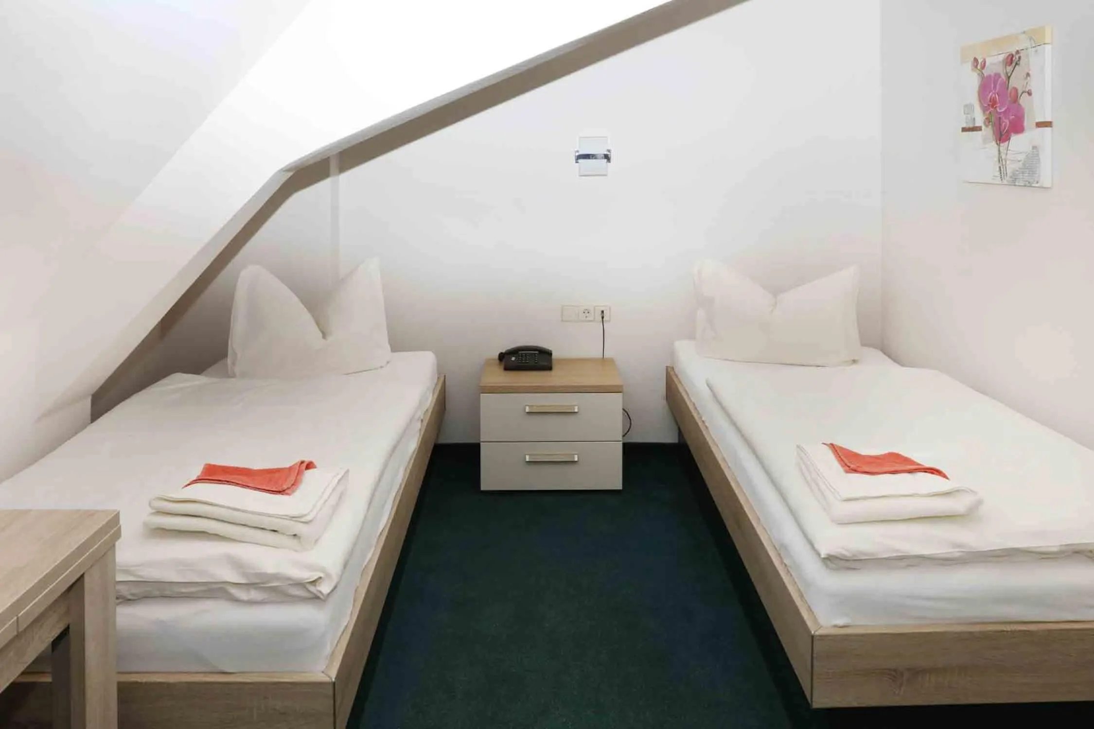 Photo of the whole room, Bed in Schlossgasthaus Lichtenwalde