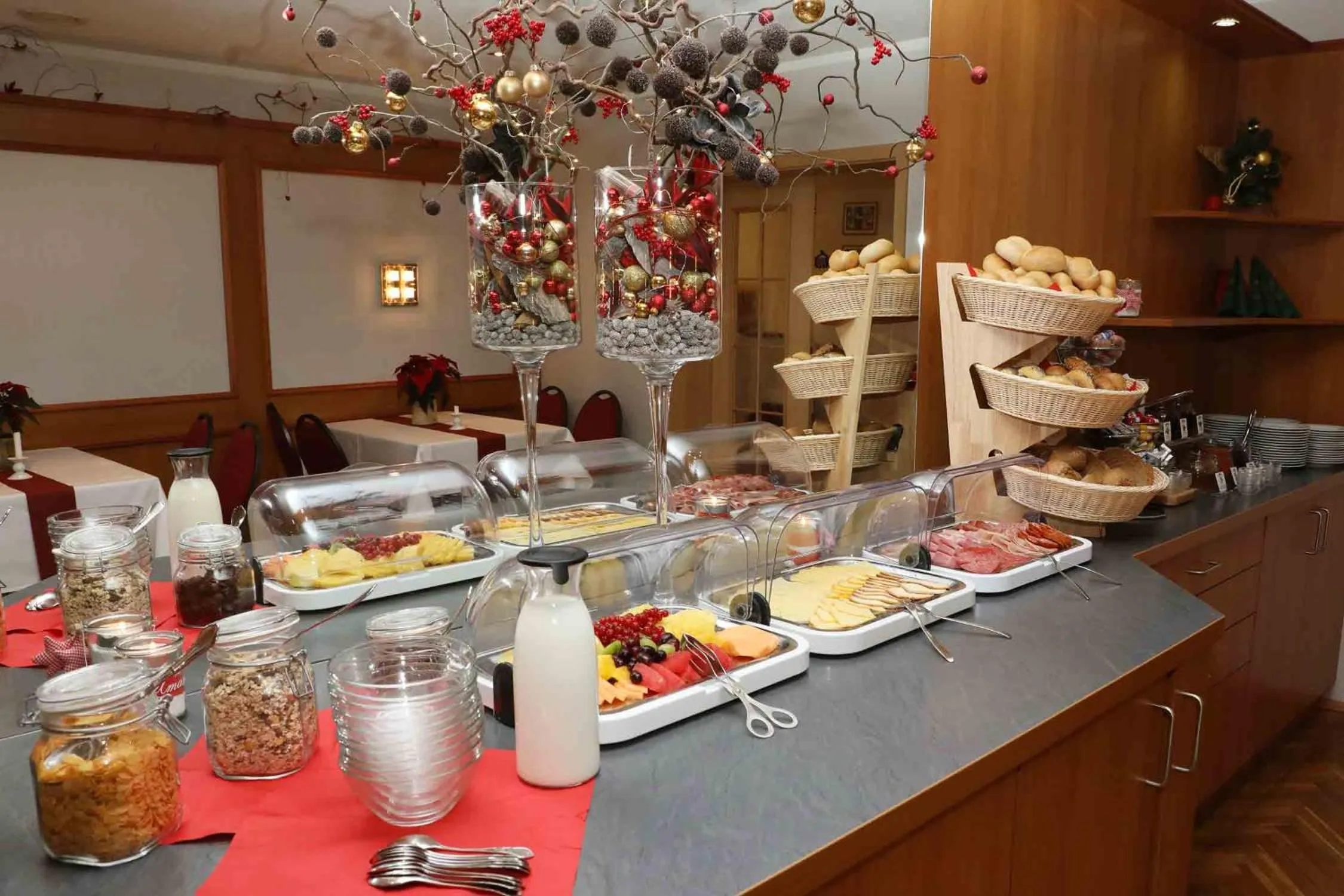 Buffet breakfast in Schlossgasthaus Lichtenwalde