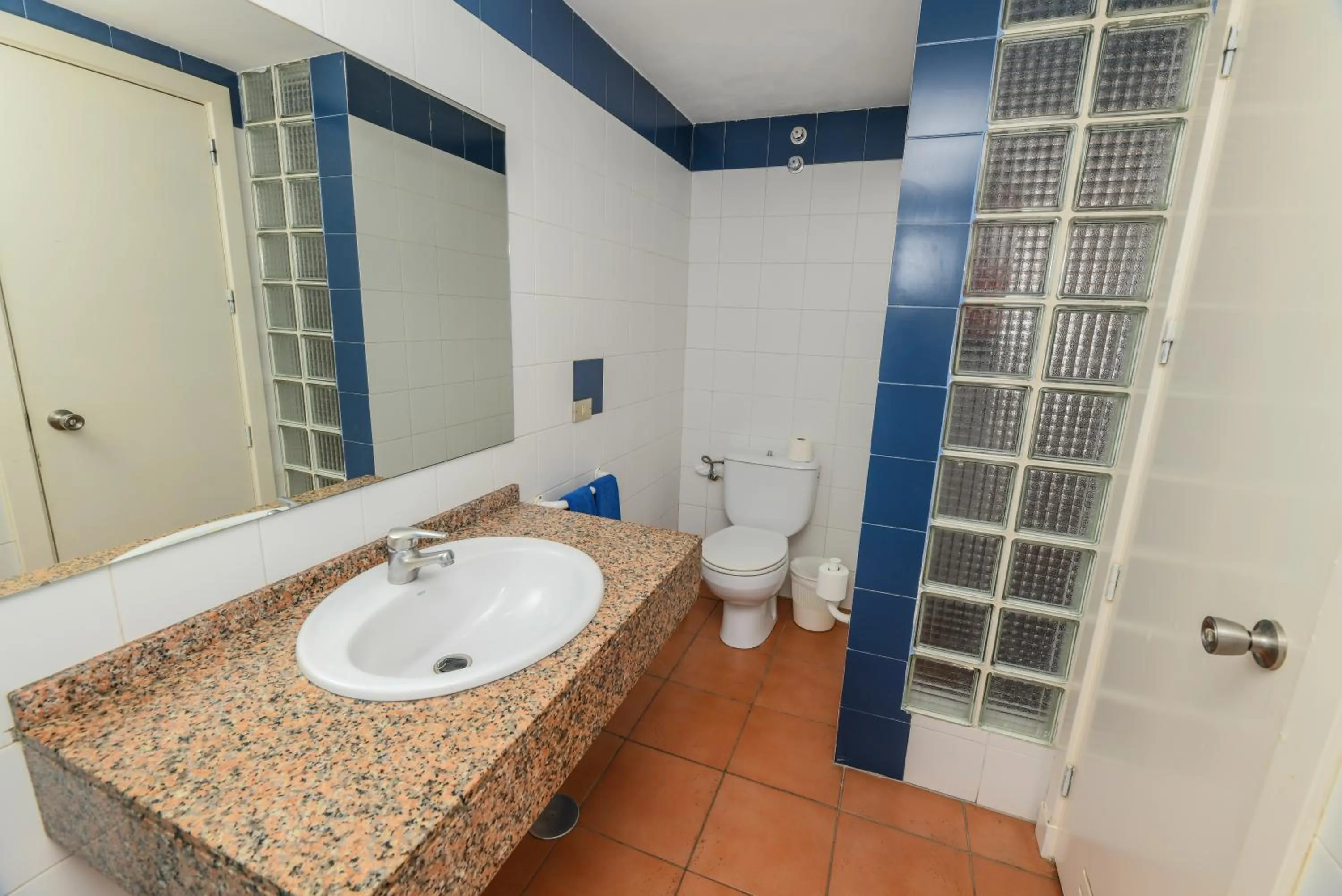 Bathroom in Apartamentos LIVVO Puerto Bello