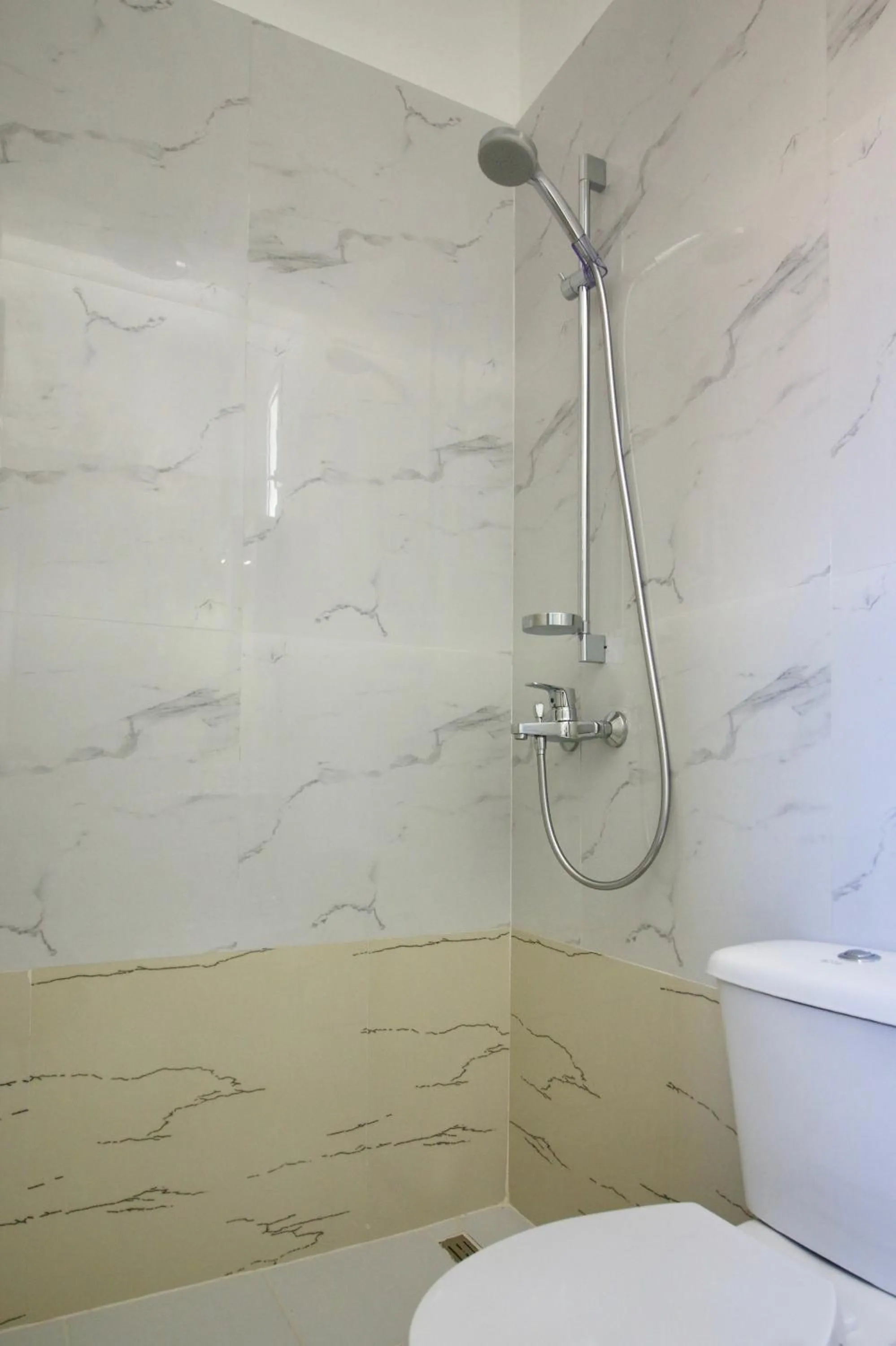 Shower in Hotel Orestiada