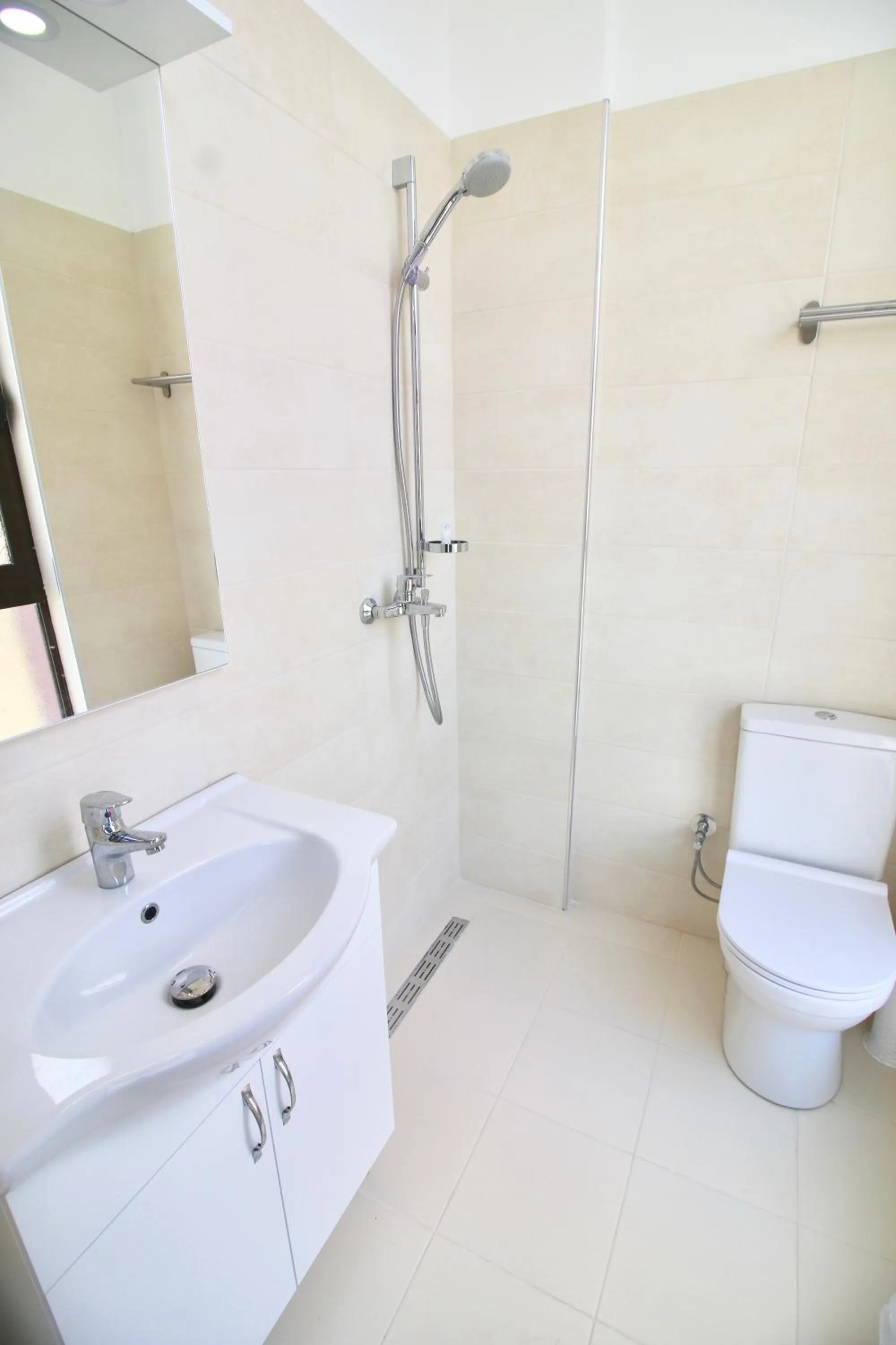 Shower in Hotel Orestiada