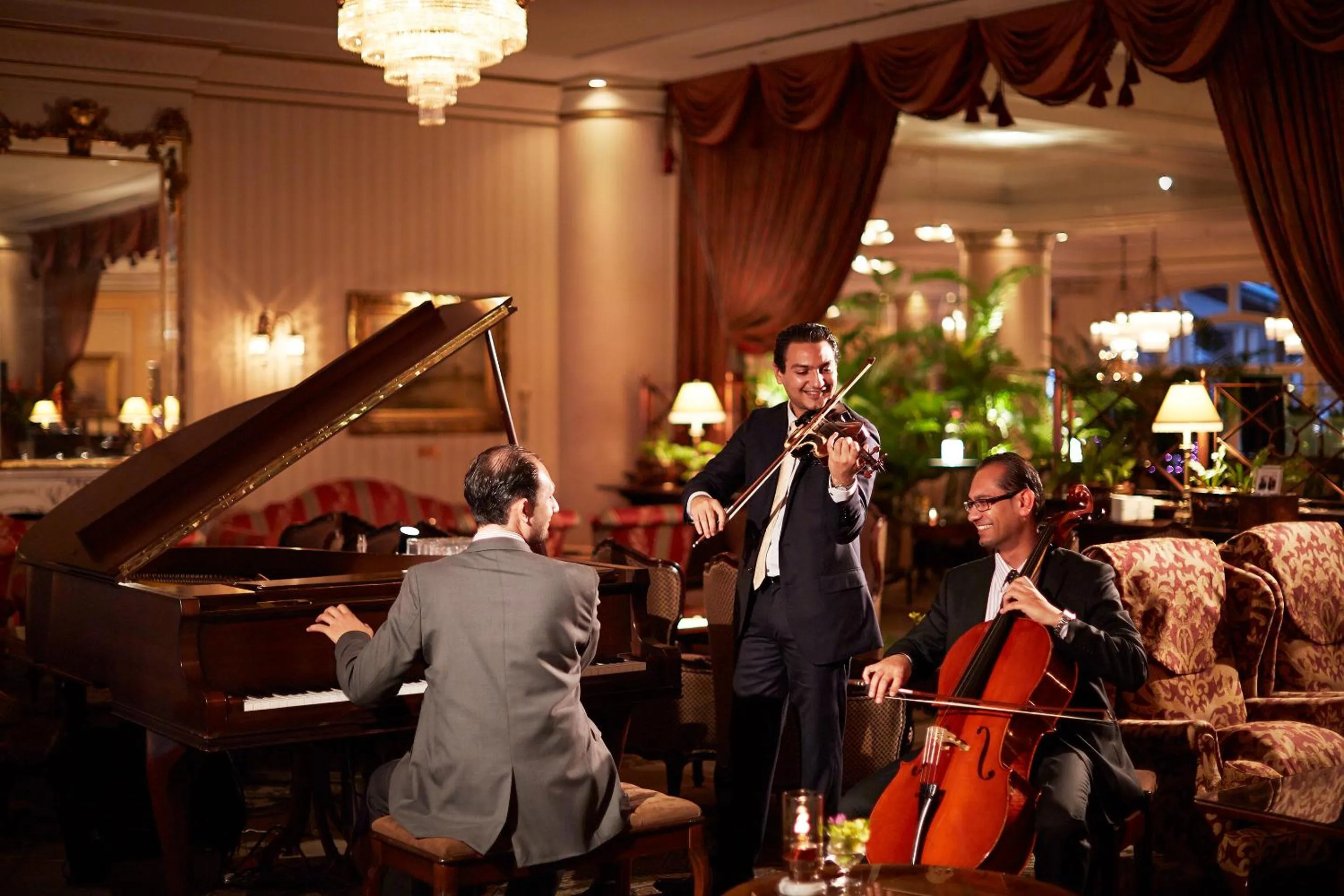 Evening entertainment in Hotel Europe Huis Ten Bosch