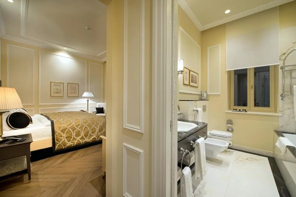 Toilet, Bed in LOFT Hotel Bratislava