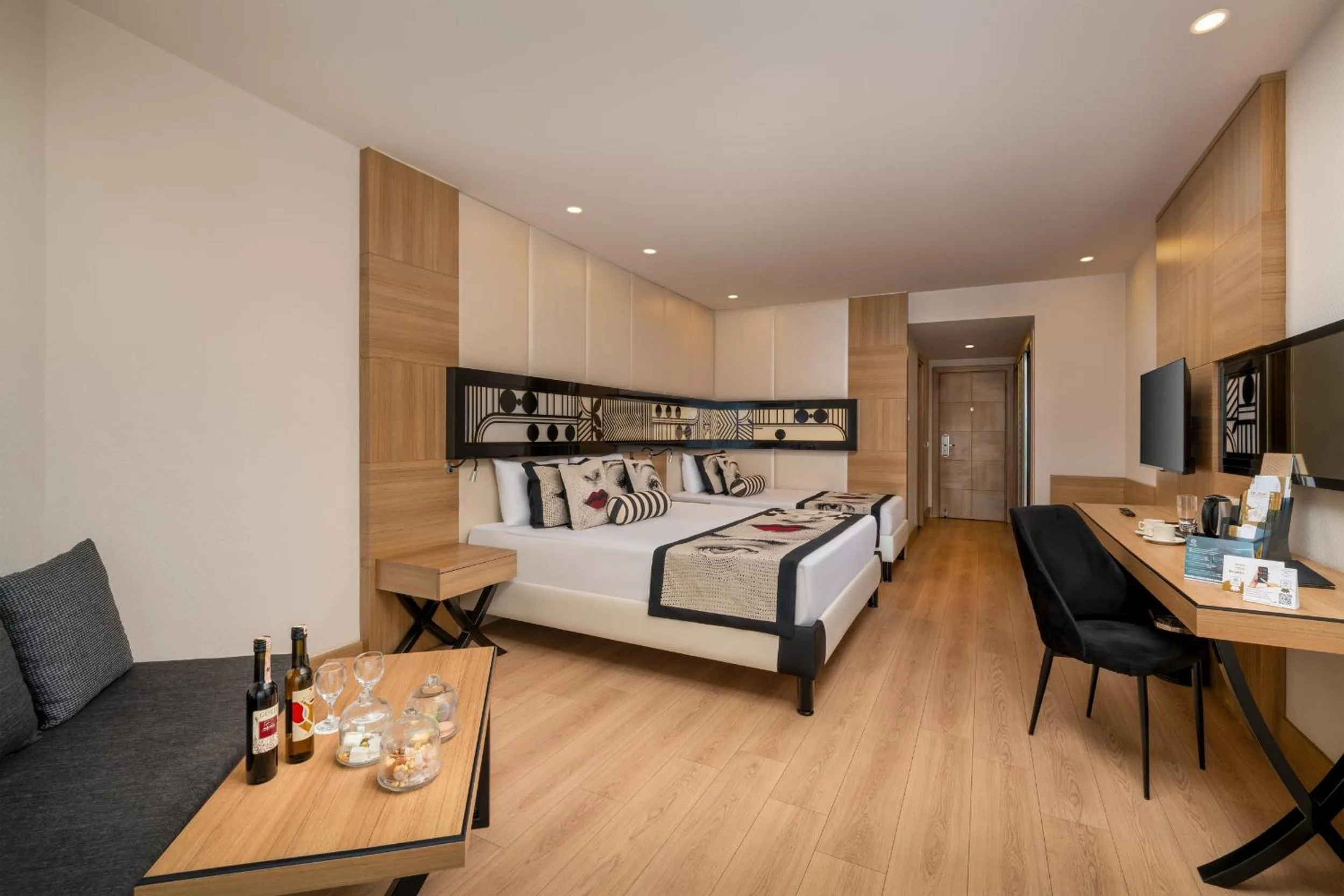 Photo of the whole room, Bed in Delphin Imperial Lara