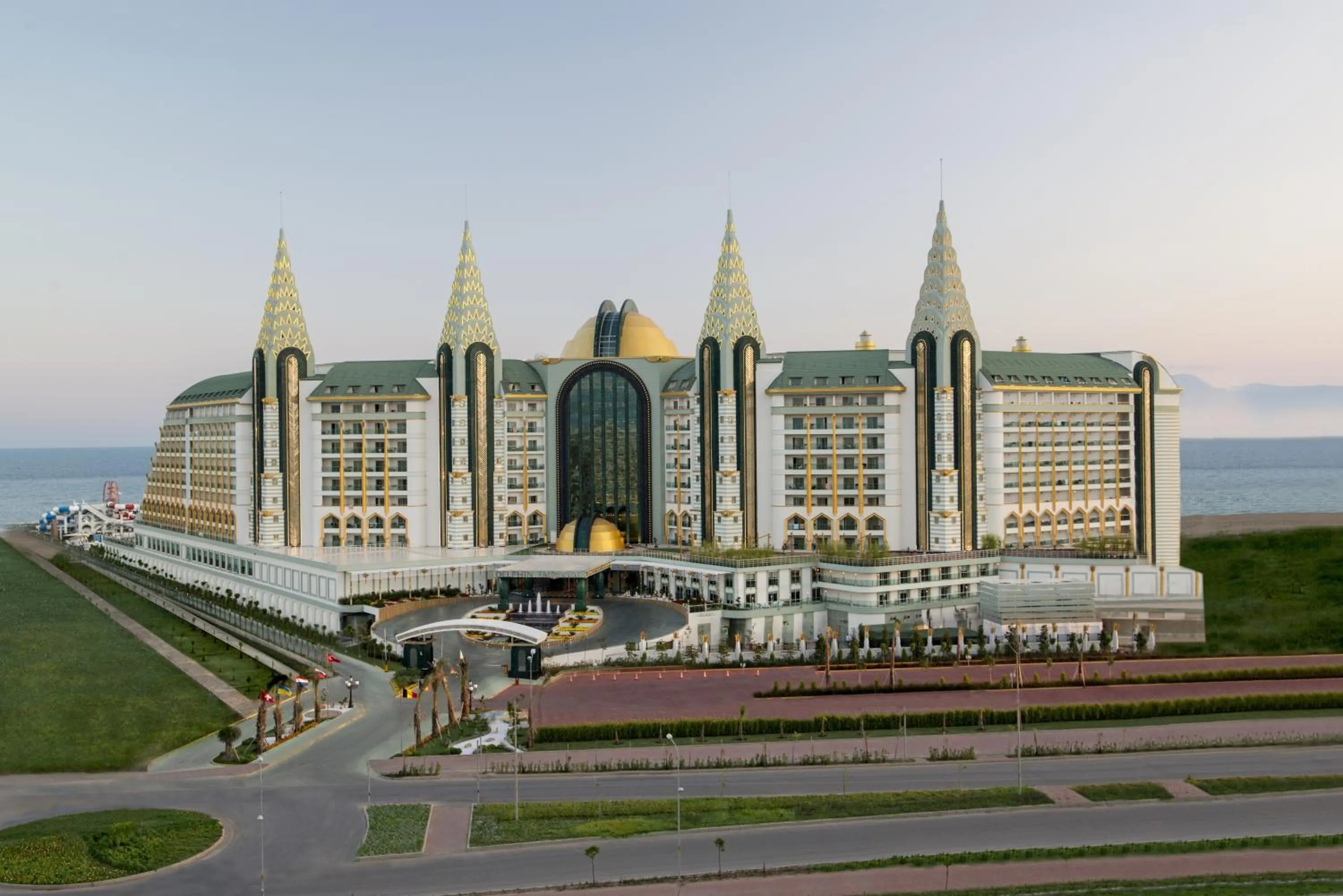 Property building in Delphin Imperial Lara