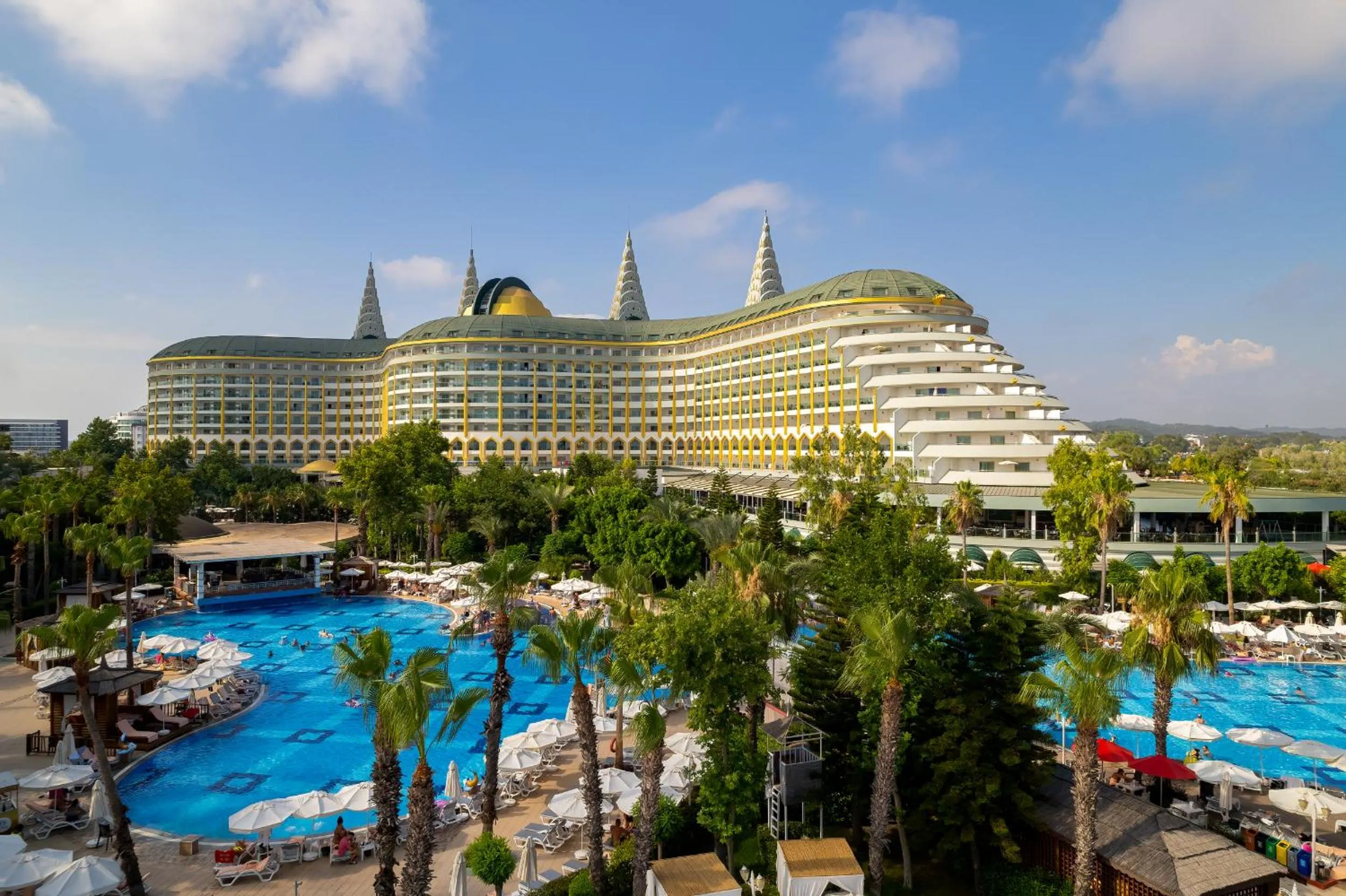 Property building in Delphin Imperial Lara