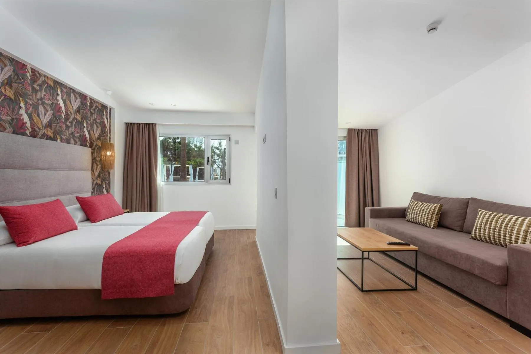 Photo of the whole room, Bed in Kumara Serenoa By Lopesan Hotels