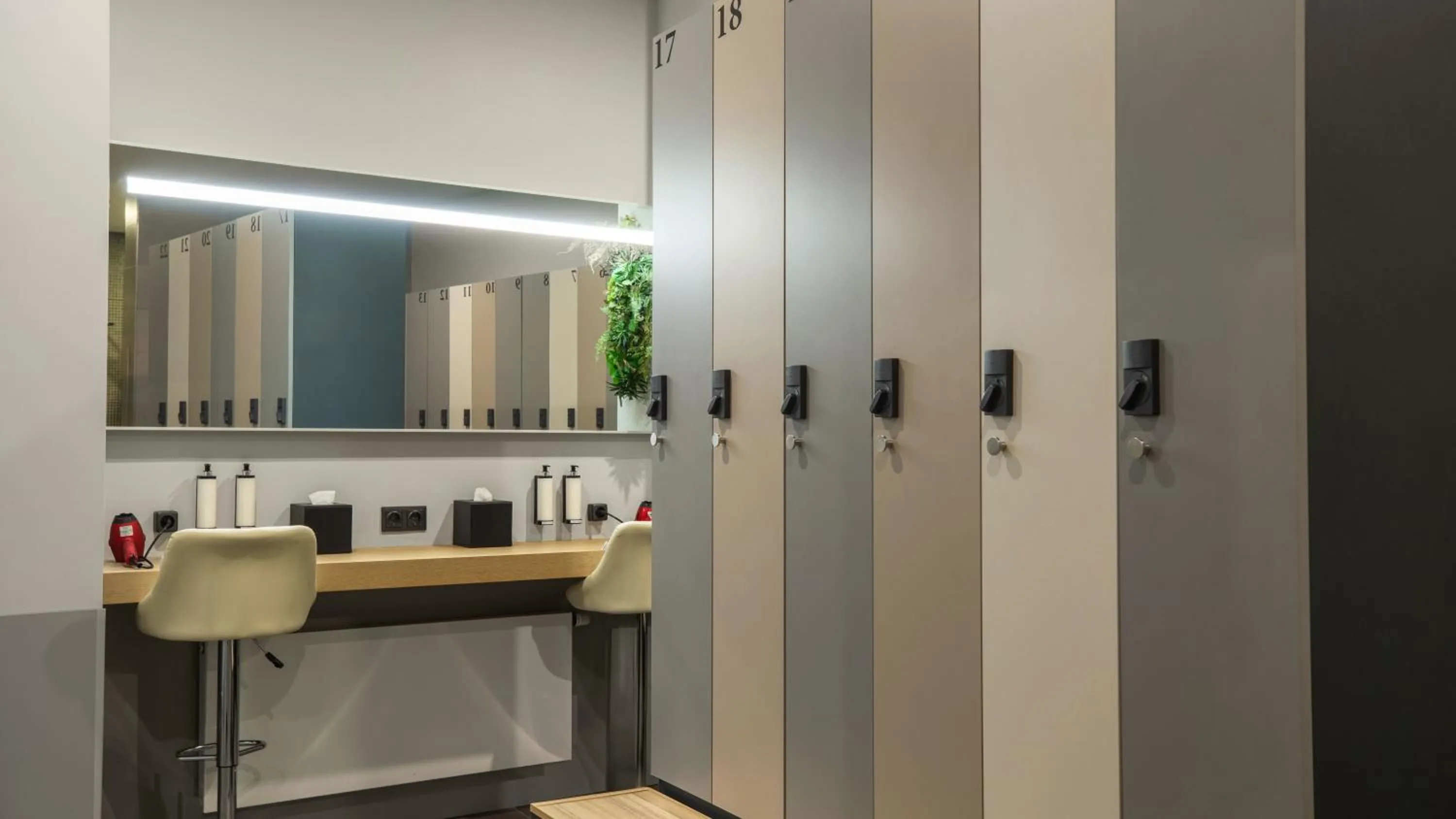 wardrobe in Wellton Riverside SPA Hotel