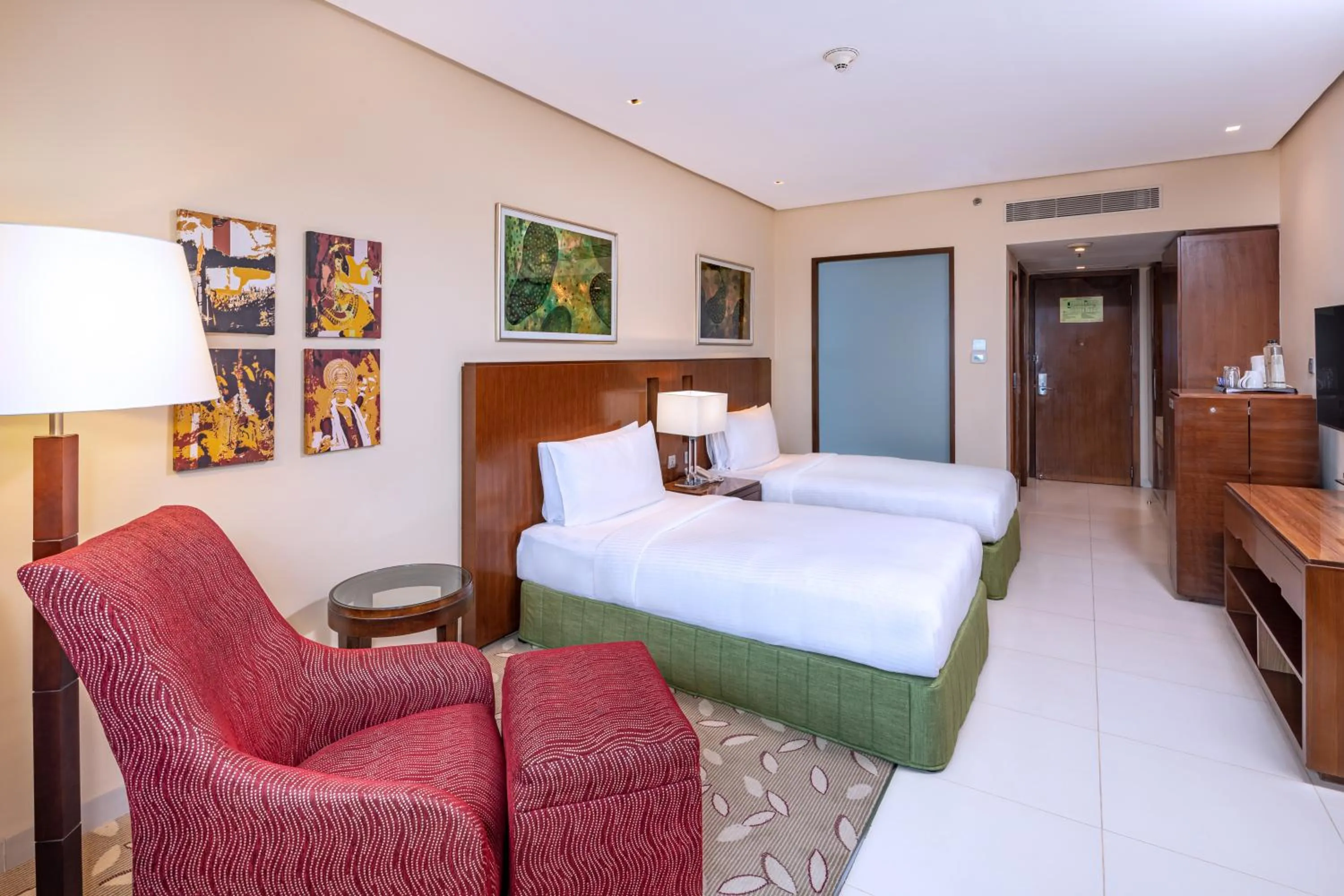 Bed in Holiday Inn Cochin by IHG