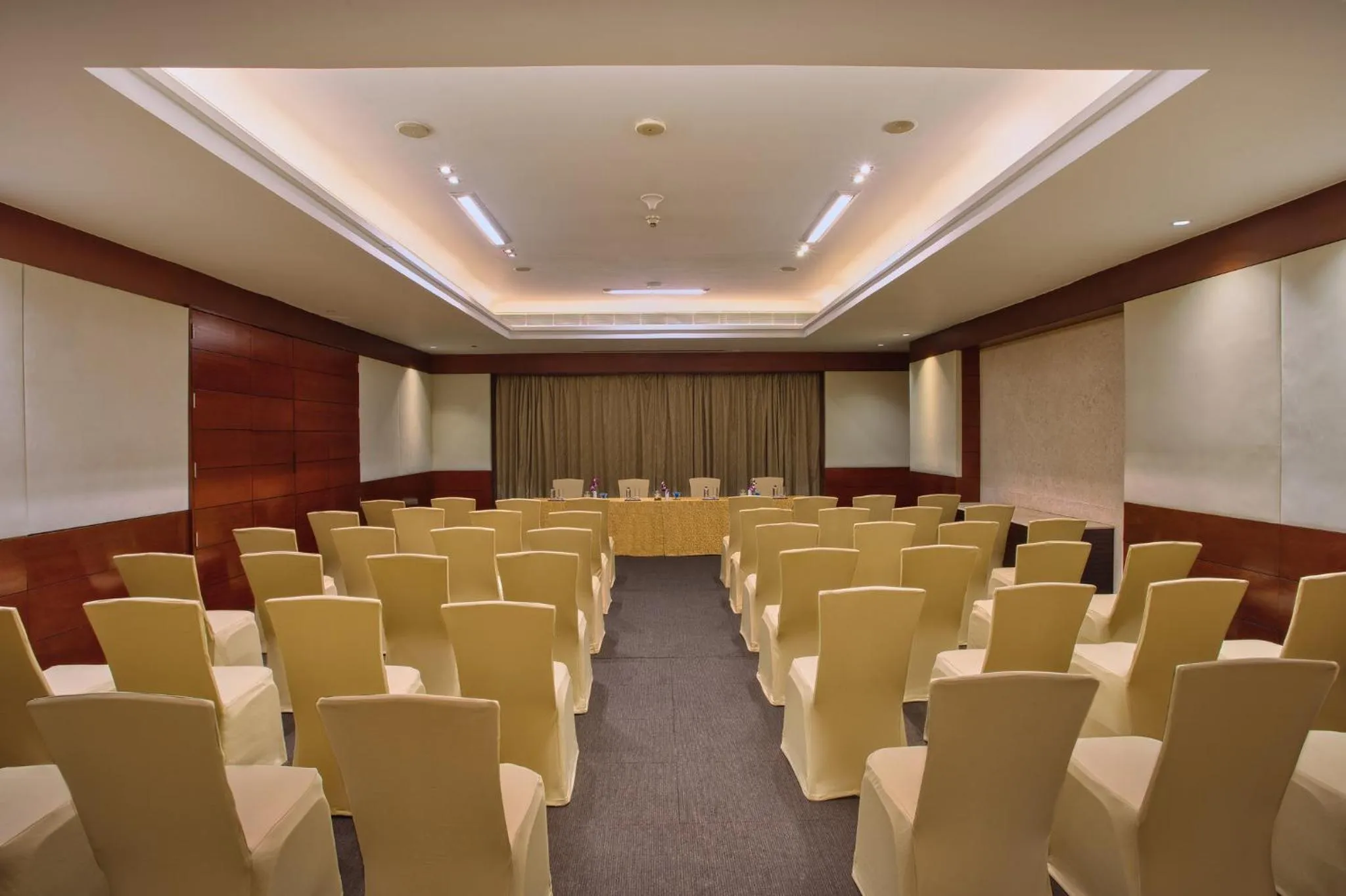 Meeting/conference room in Holiday Inn Cochin by IHG