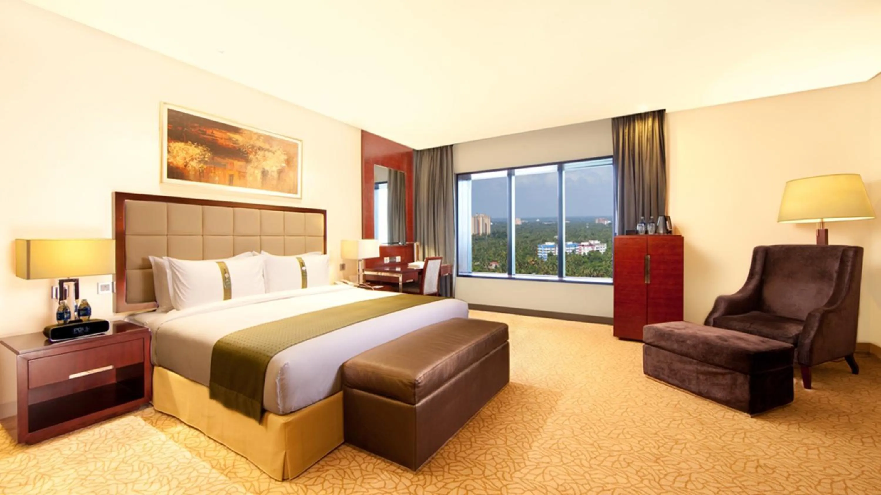 Photo of the whole room, Bed in Holiday Inn Cochin by IHG