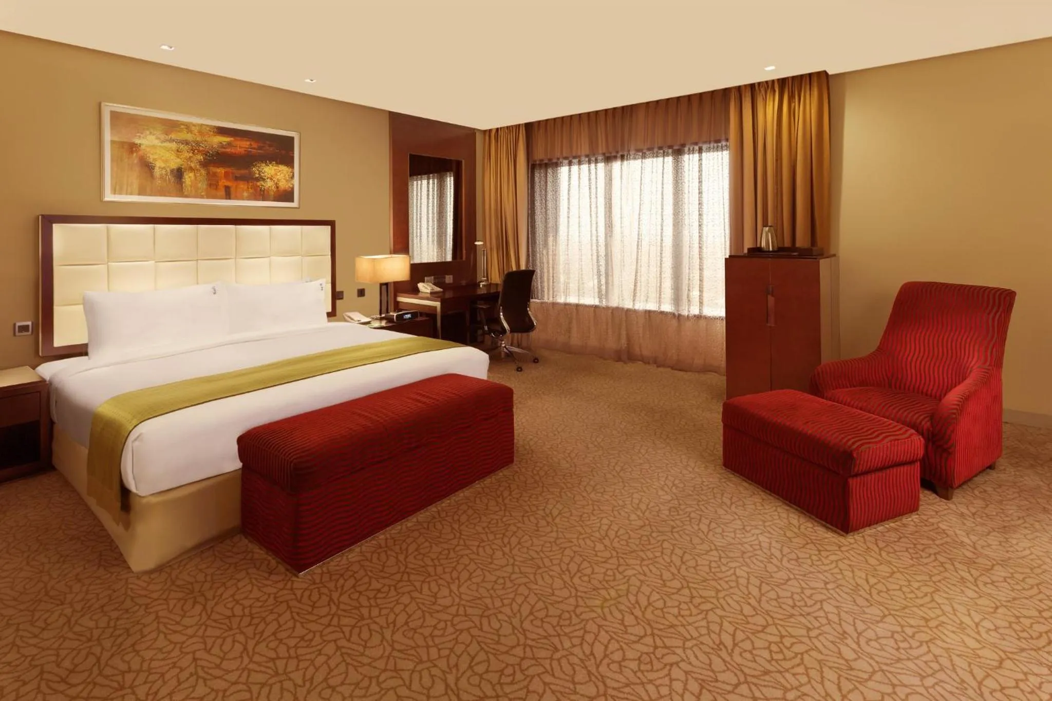 Photo of the whole room, Bed in Holiday Inn Cochin by IHG