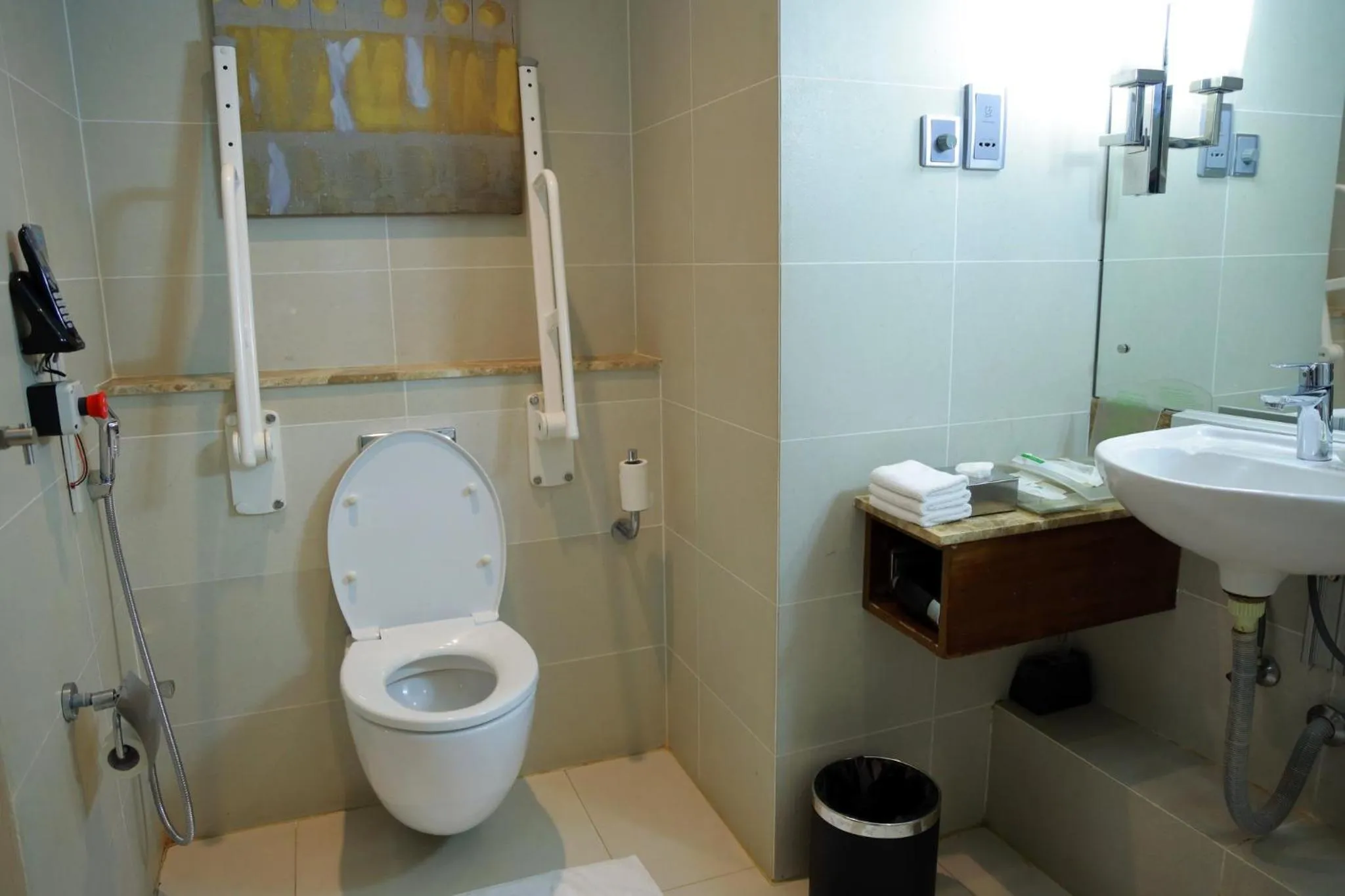 Photo of the whole room in Holiday Inn Cochin by IHG