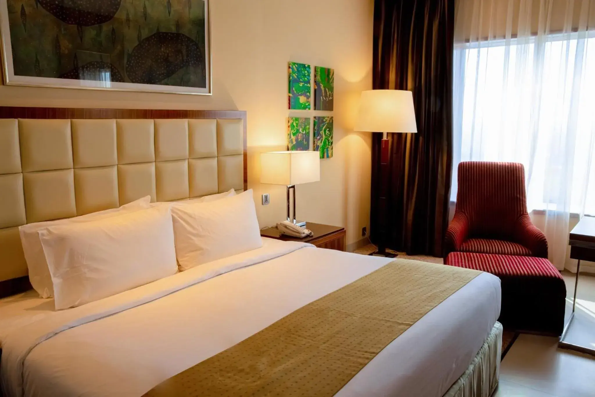 Standard King Room with 15% Discount on SPA , 20% discount on Laundry & 25% Discount on food and Beverages in Holiday Inn Cochin by IHG Standard King Room with 15% Discount on SPA , 20% discount on Laundry & 25% Discount on food and Beverages in Holiday Inn Cochin by IHG