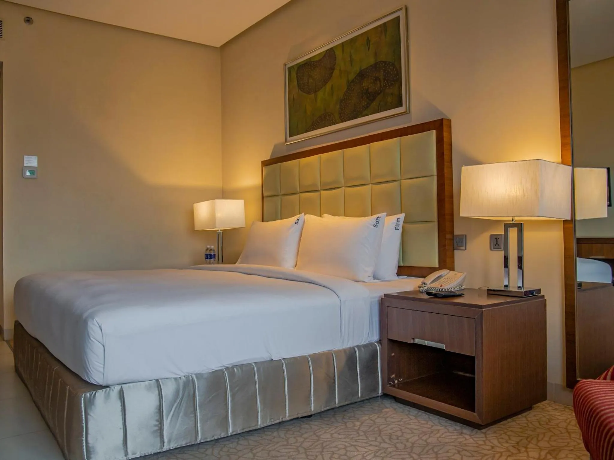 Photo of the whole room, Bed in Holiday Inn Cochin by IHG