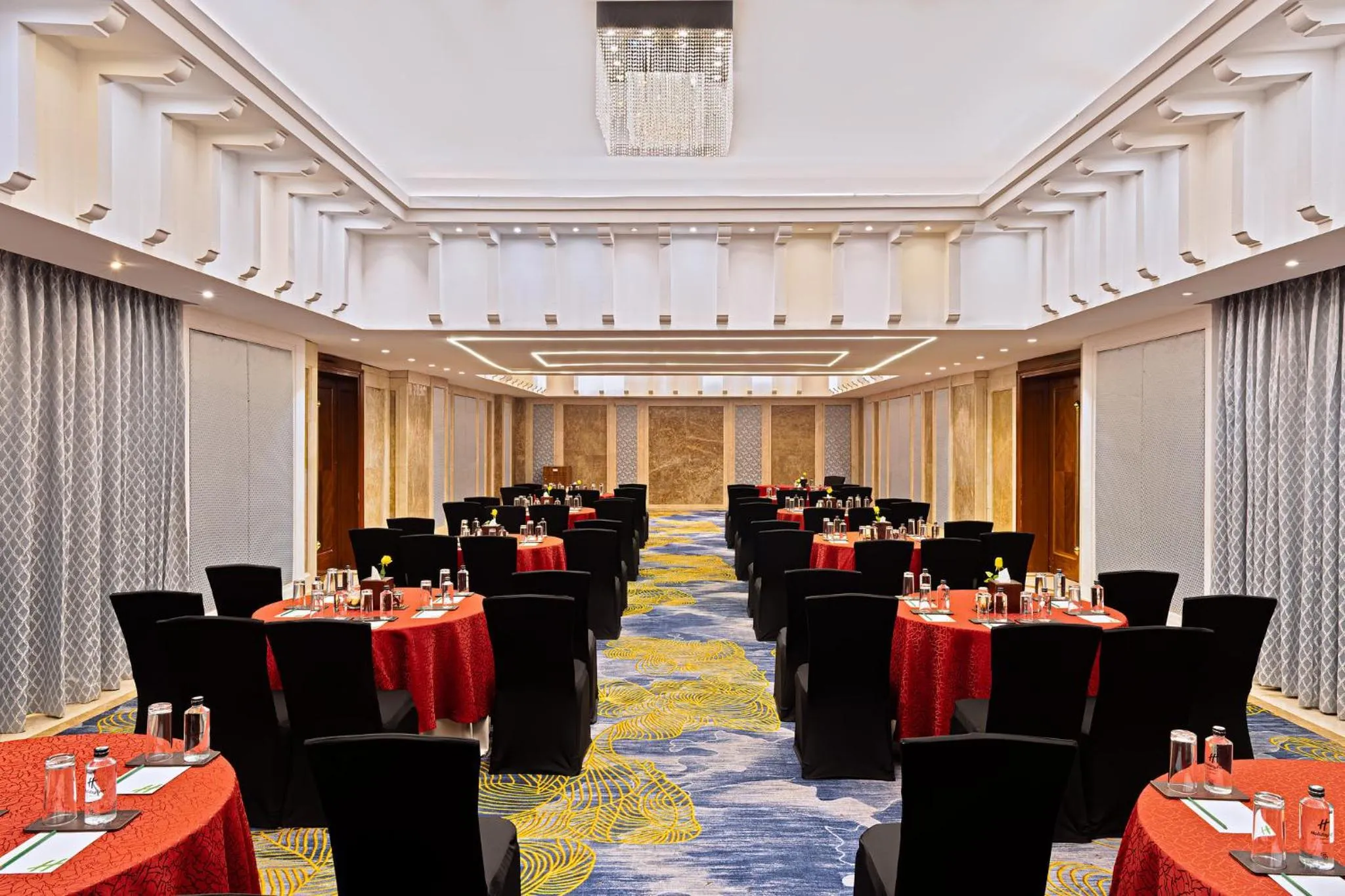 Meeting/conference room in Holiday Inn Cochin by IHG