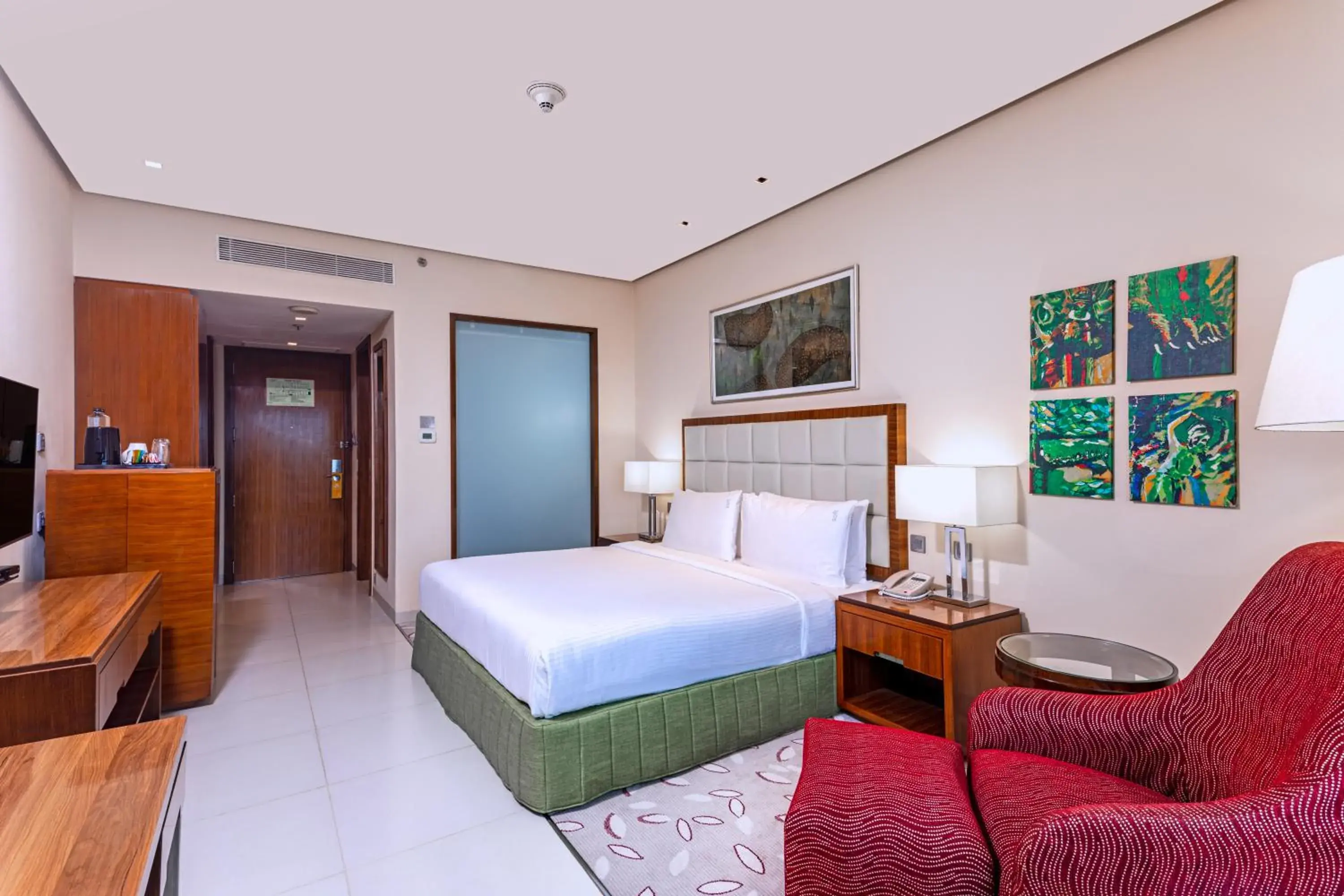 Standard King Room - High Floor in Holiday Inn Cochin by IHG Standard King Room - High Floor in Holiday Inn Cochin by IHG