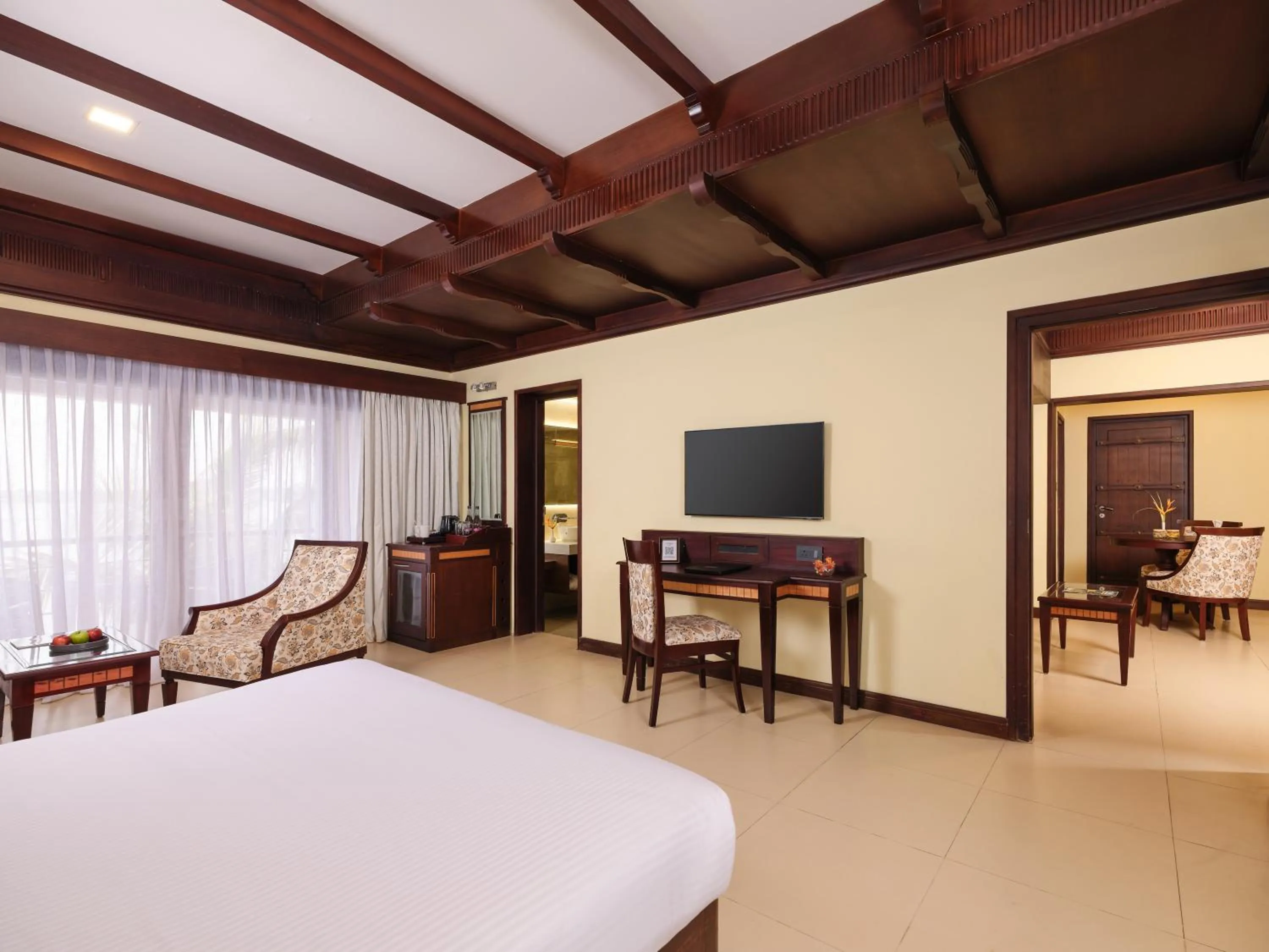 Bed in Sterling Lake Palace Alleppey