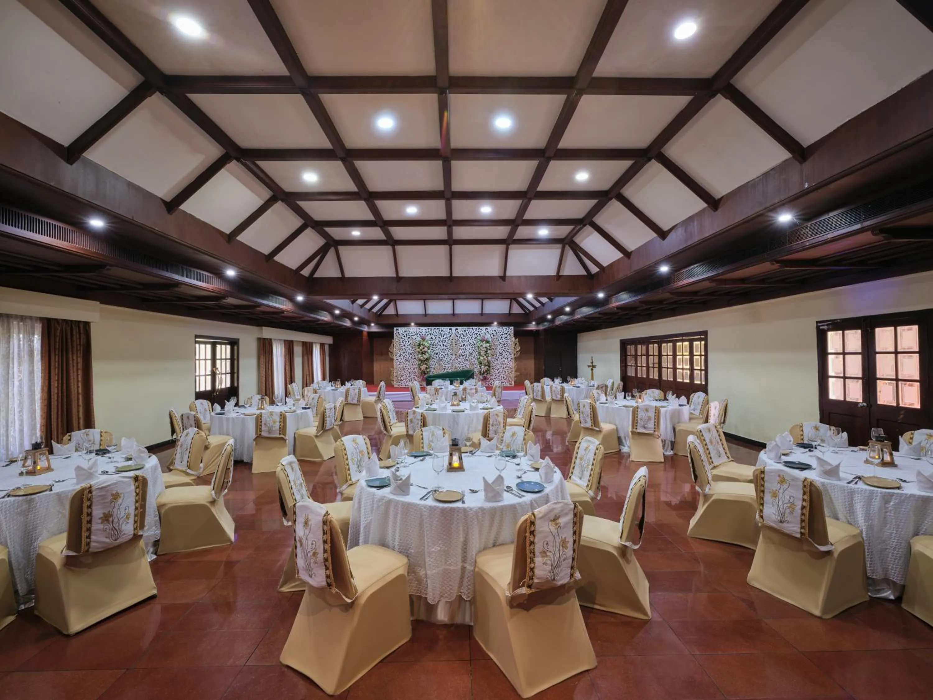 Sterling Lake Palace Alleppey