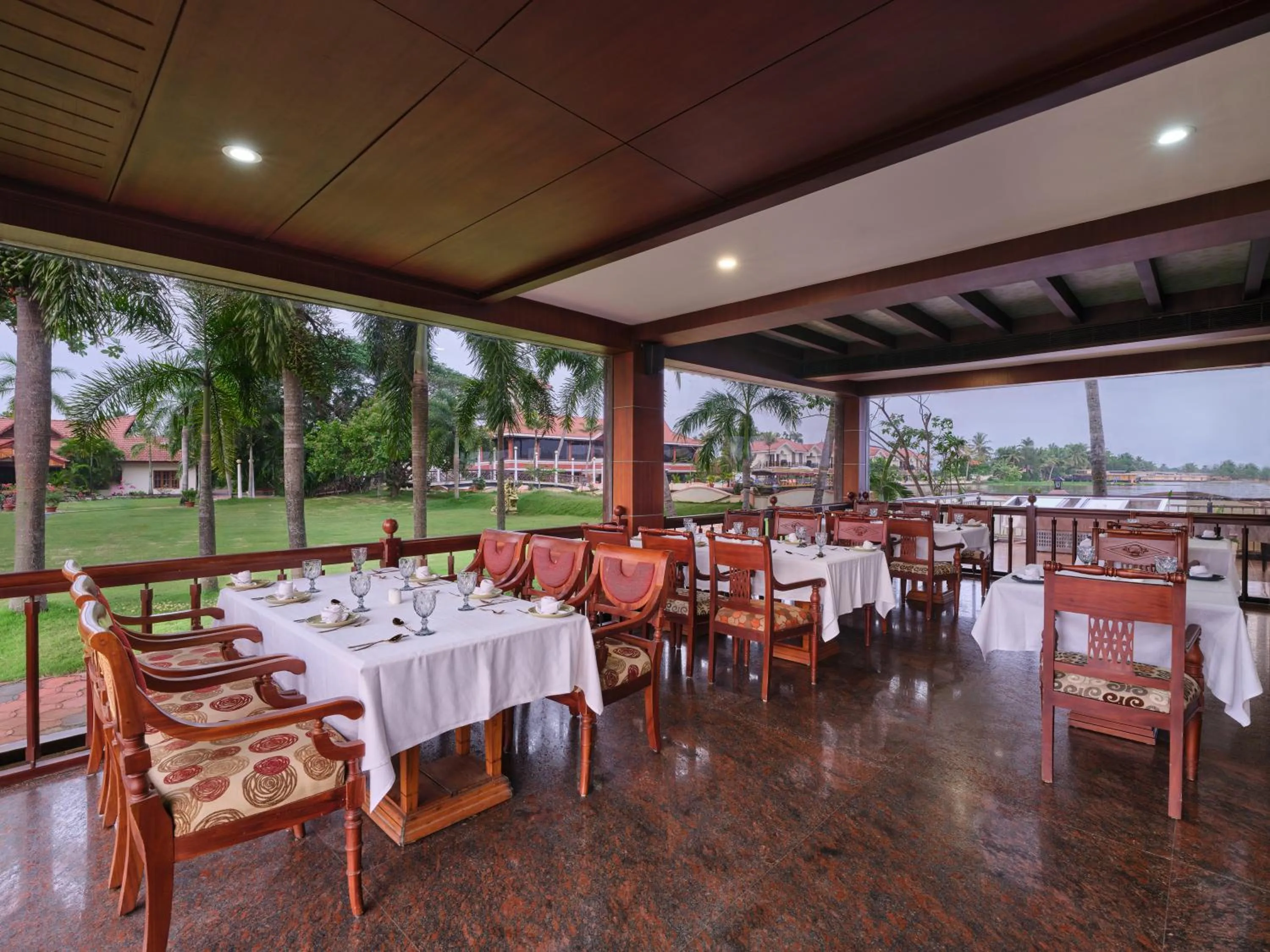 Sterling Lake Palace Alleppey