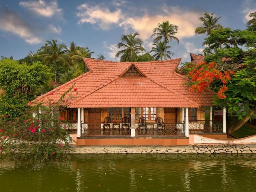 Sterling Lake Palace Alleppey