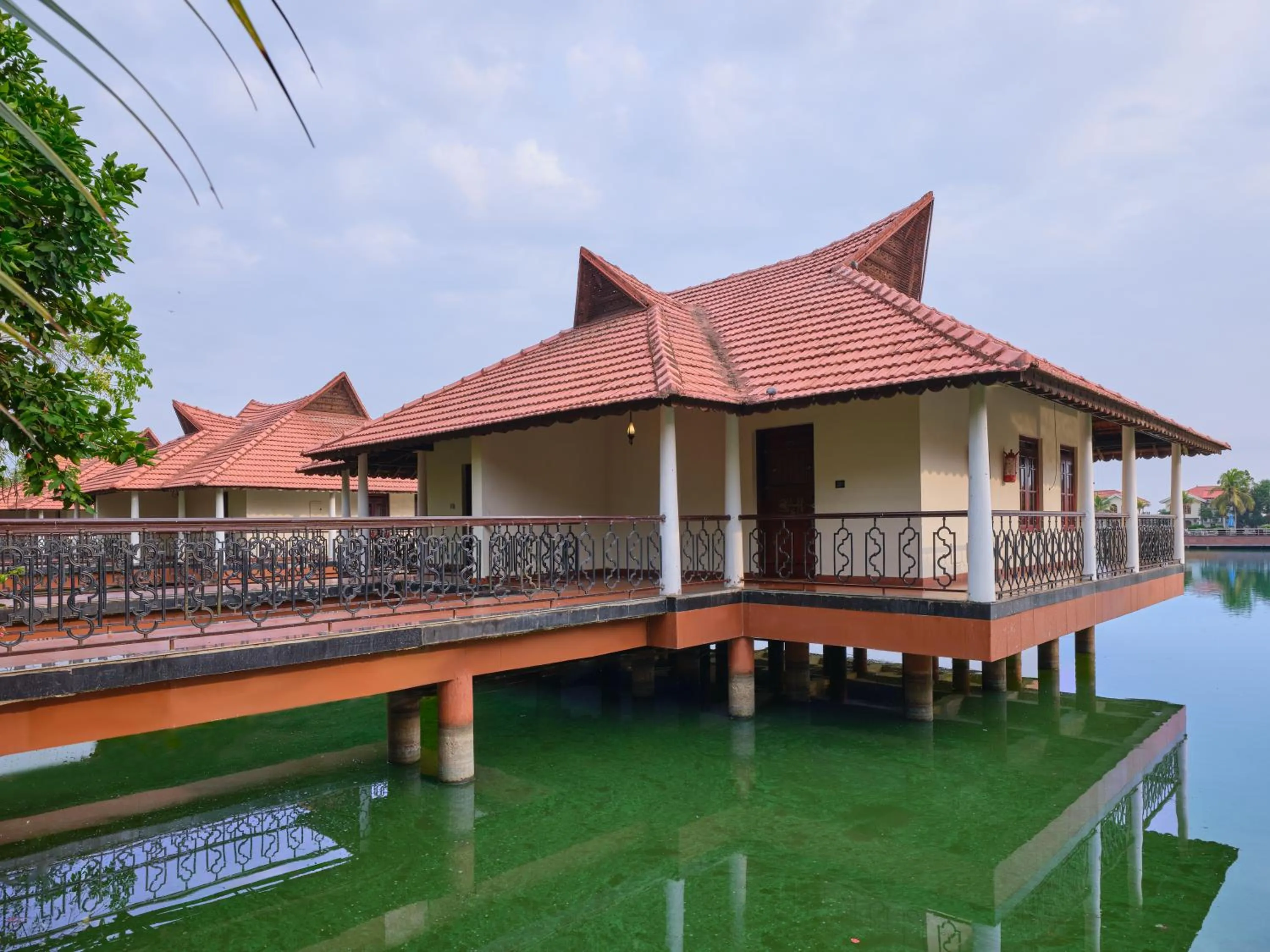 Sterling Lake Palace Alleppey