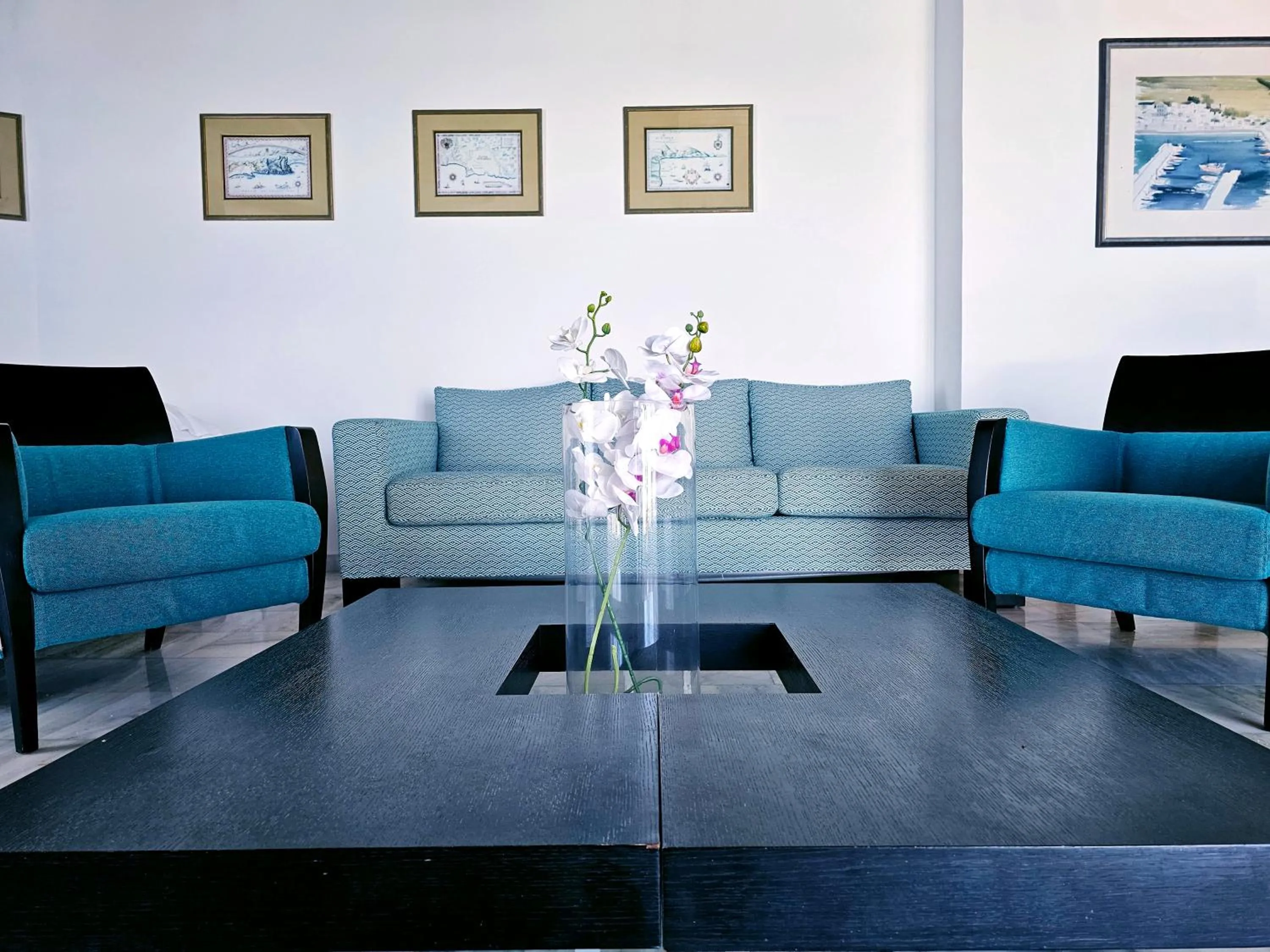 Living room in Apollonia Beach Resort & Spa