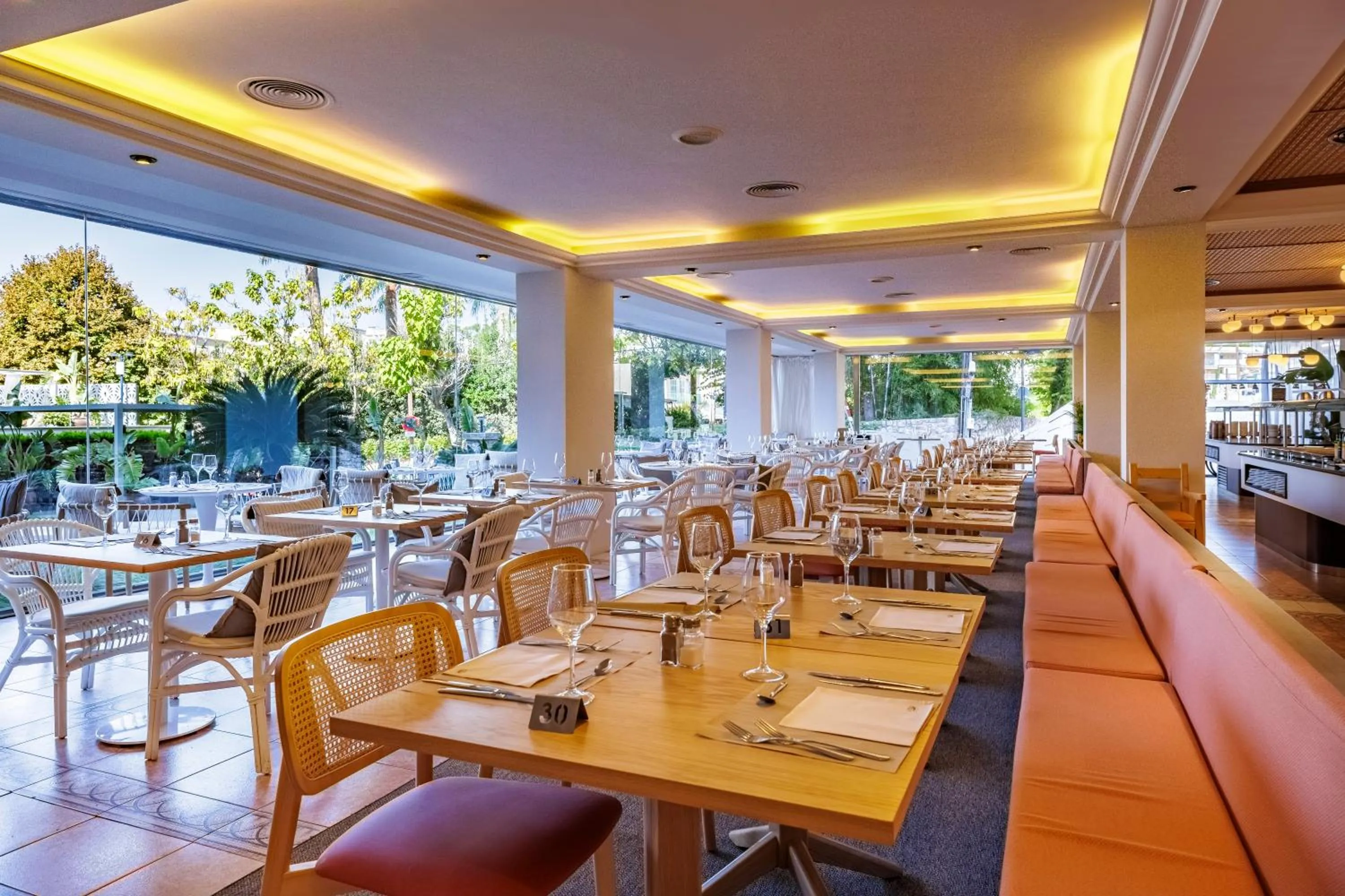 Restaurant/places to eat in Hotel Eden Soller