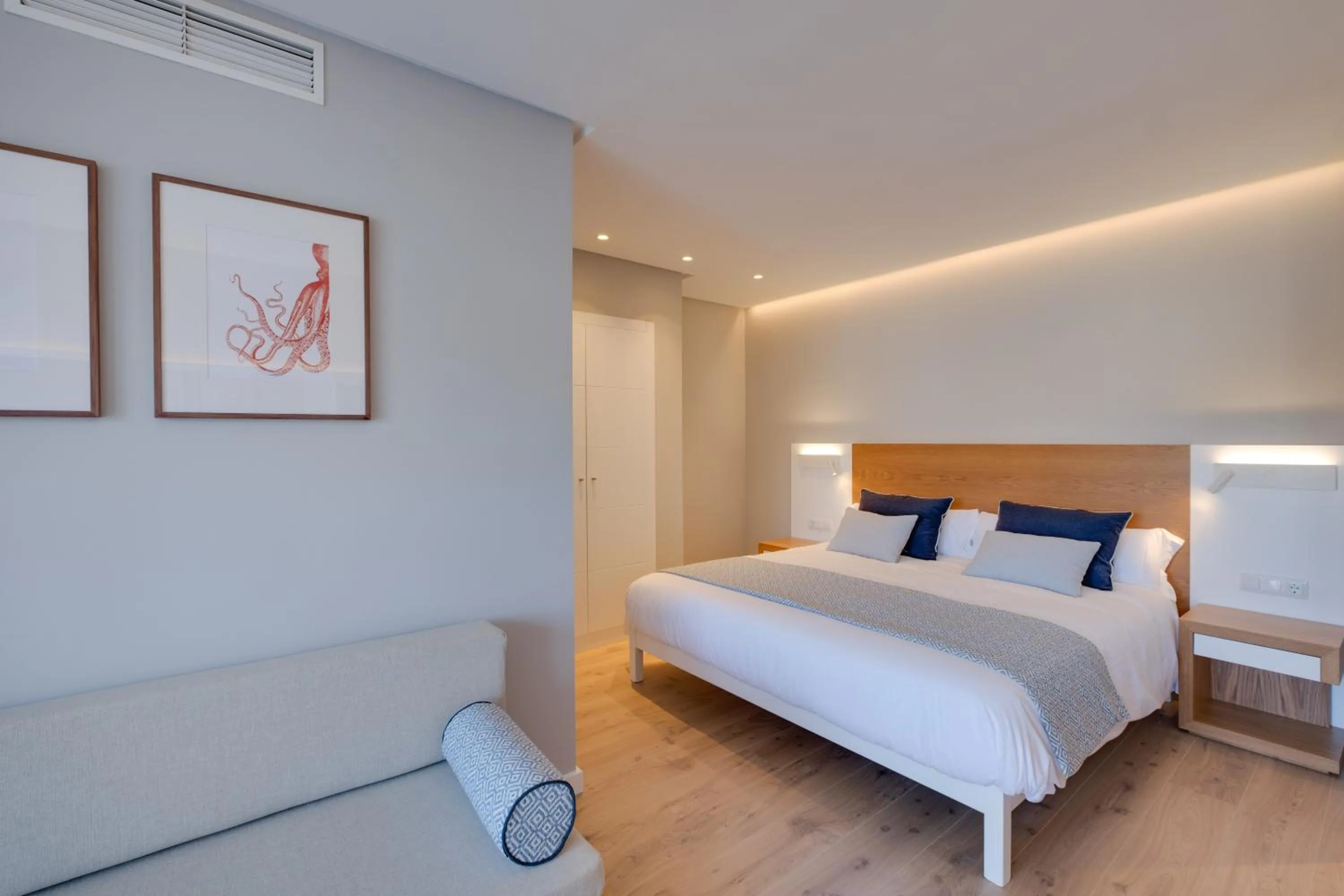 Bedroom, Bed in Hotel Eden Soller