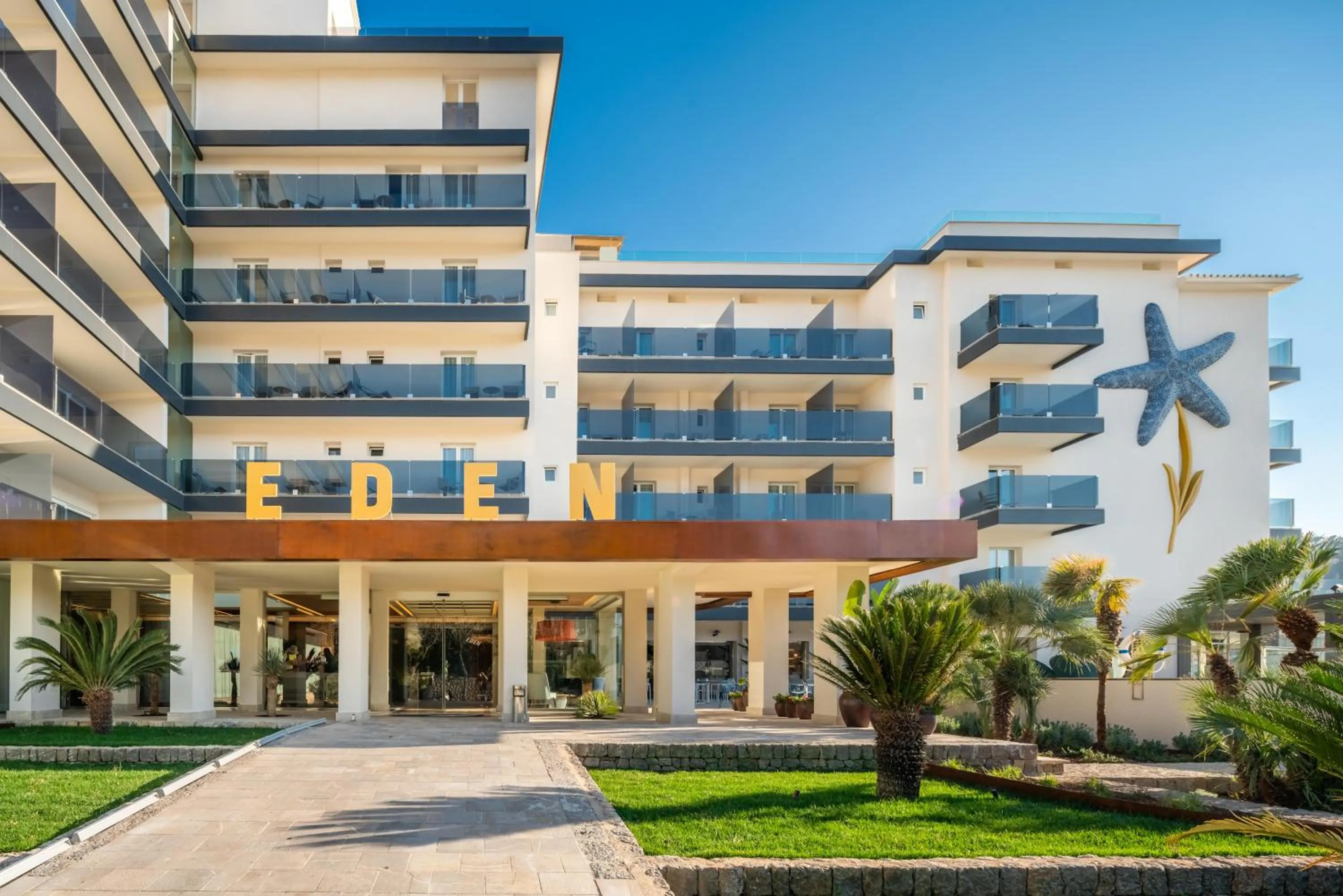 Facade/entrance in Hotel Eden Soller
