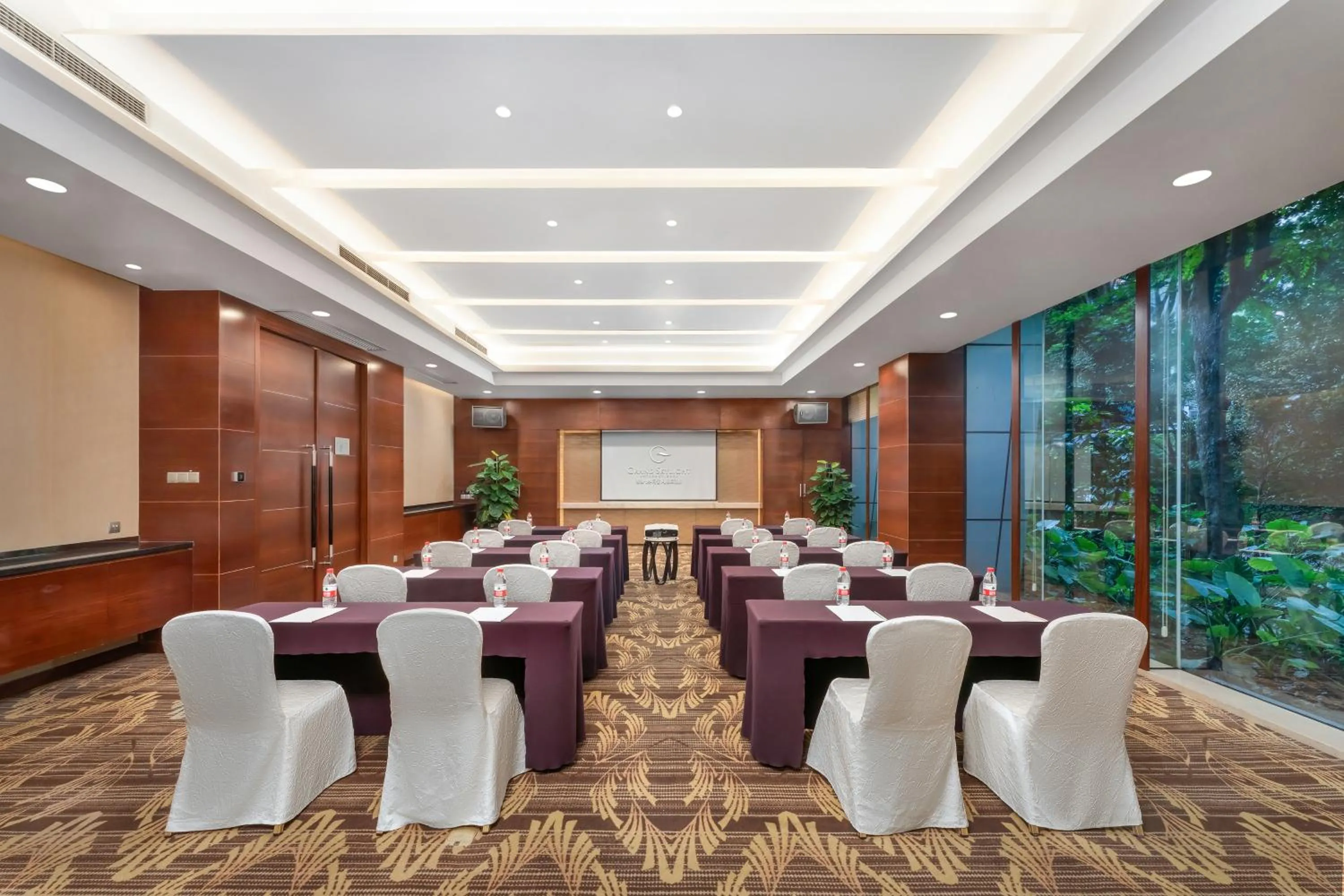Meeting/conference room in Grand Skylight International Hotel Shenzhen Guanlan, Near Metro Station, Huawei, Foxcnn, Shenzhen North Railway