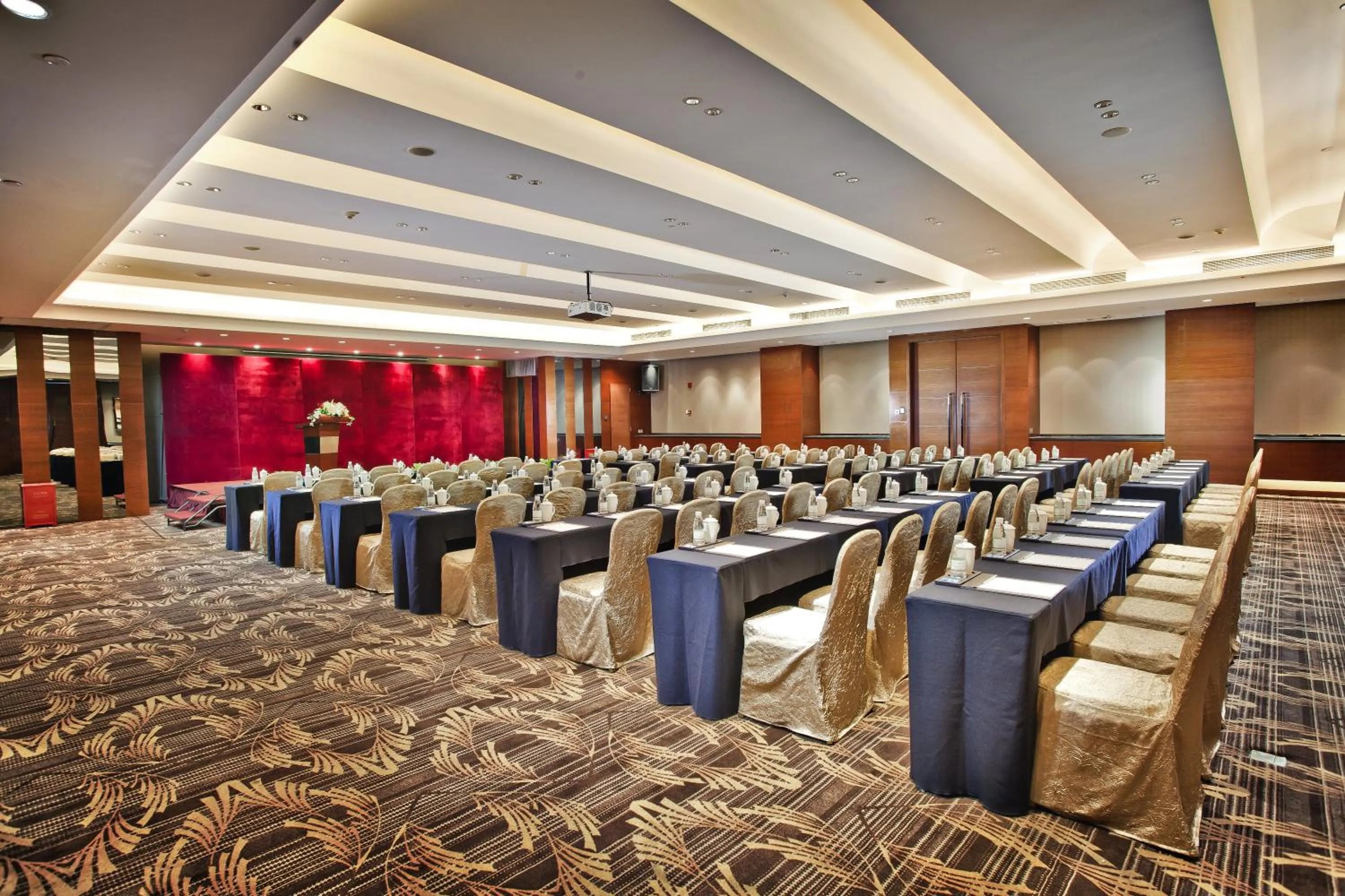 Banquet/Function facilities in Grand Skylight International Hotel Shenzhen Guanlan, Near Metro Station, Huawei, Foxcnn, Shenzhen North Railway