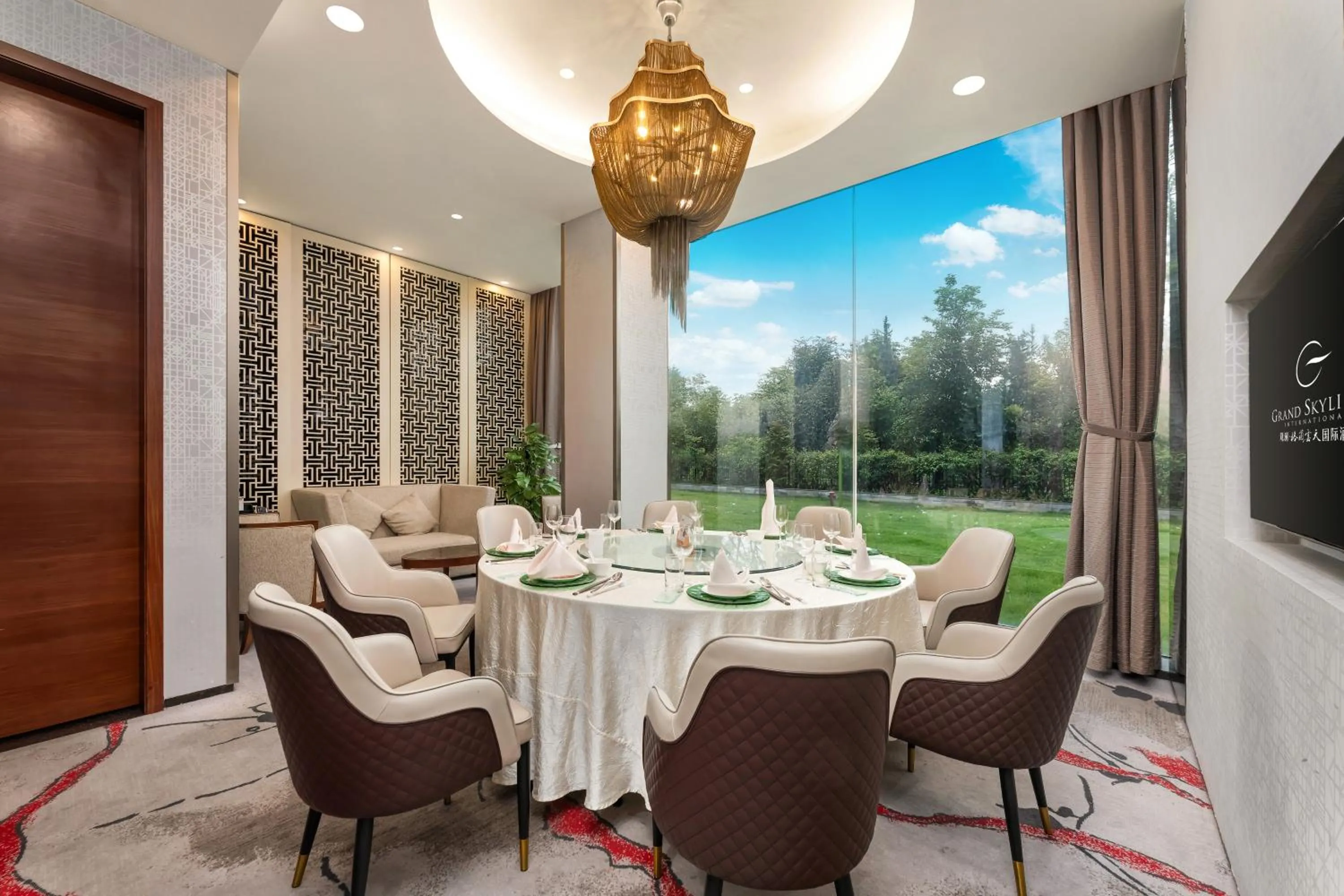 Dining area in Grand Skylight International Hotel Shenzhen Guanlan, Near Metro Station, Huawei, Foxcnn, Shenzhen North Railway