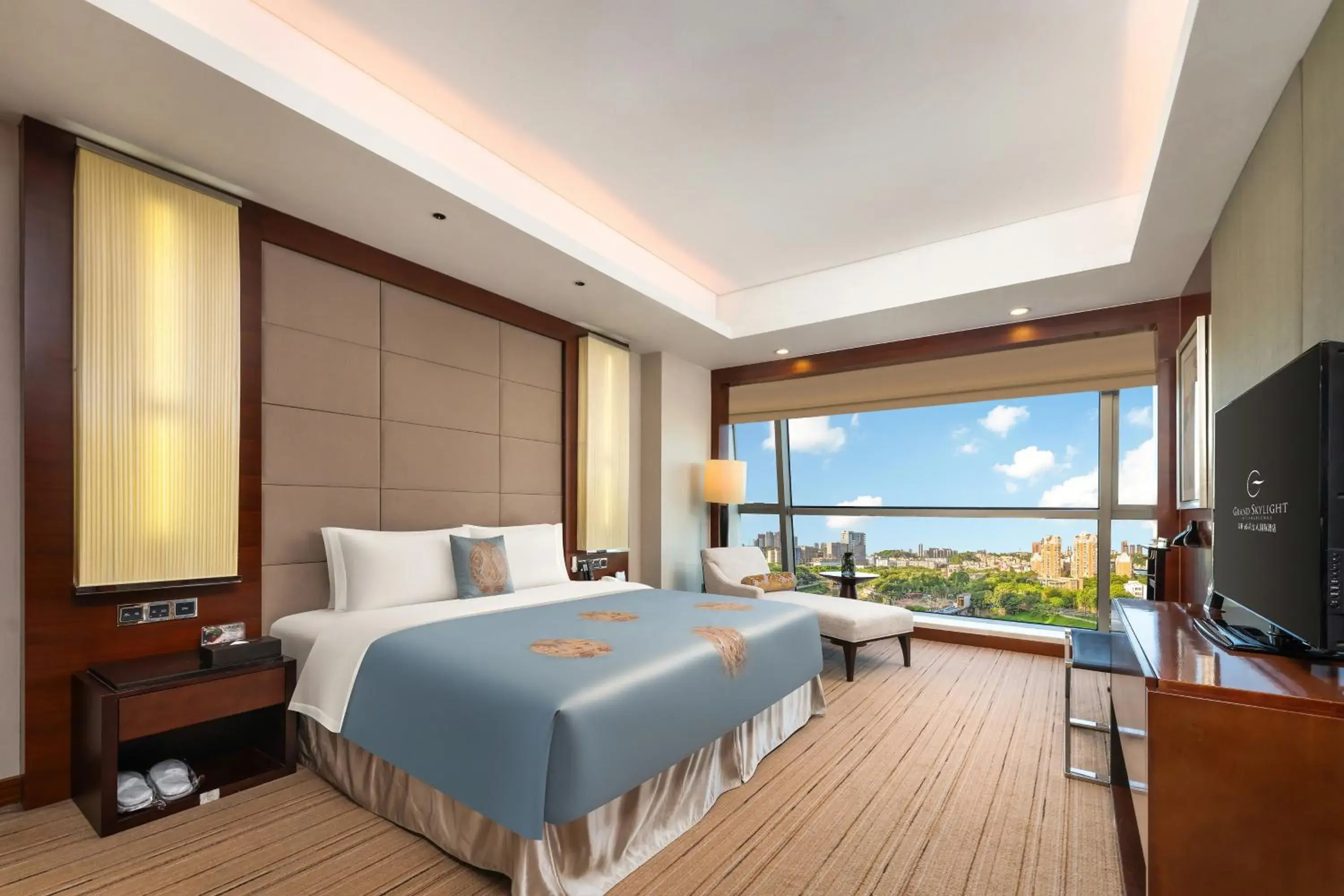 Executive Suite in Grand Skylight International Hotel Shenzhen Guanlan, Near Metro Station, Huawei, Foxcnn, Shenzhen North Railway Executive Suite in Grand Skylight International Hotel Shenzhen Guanlan, Near Metro Station, Huawei, Foxcnn, Shenzhen North Railway