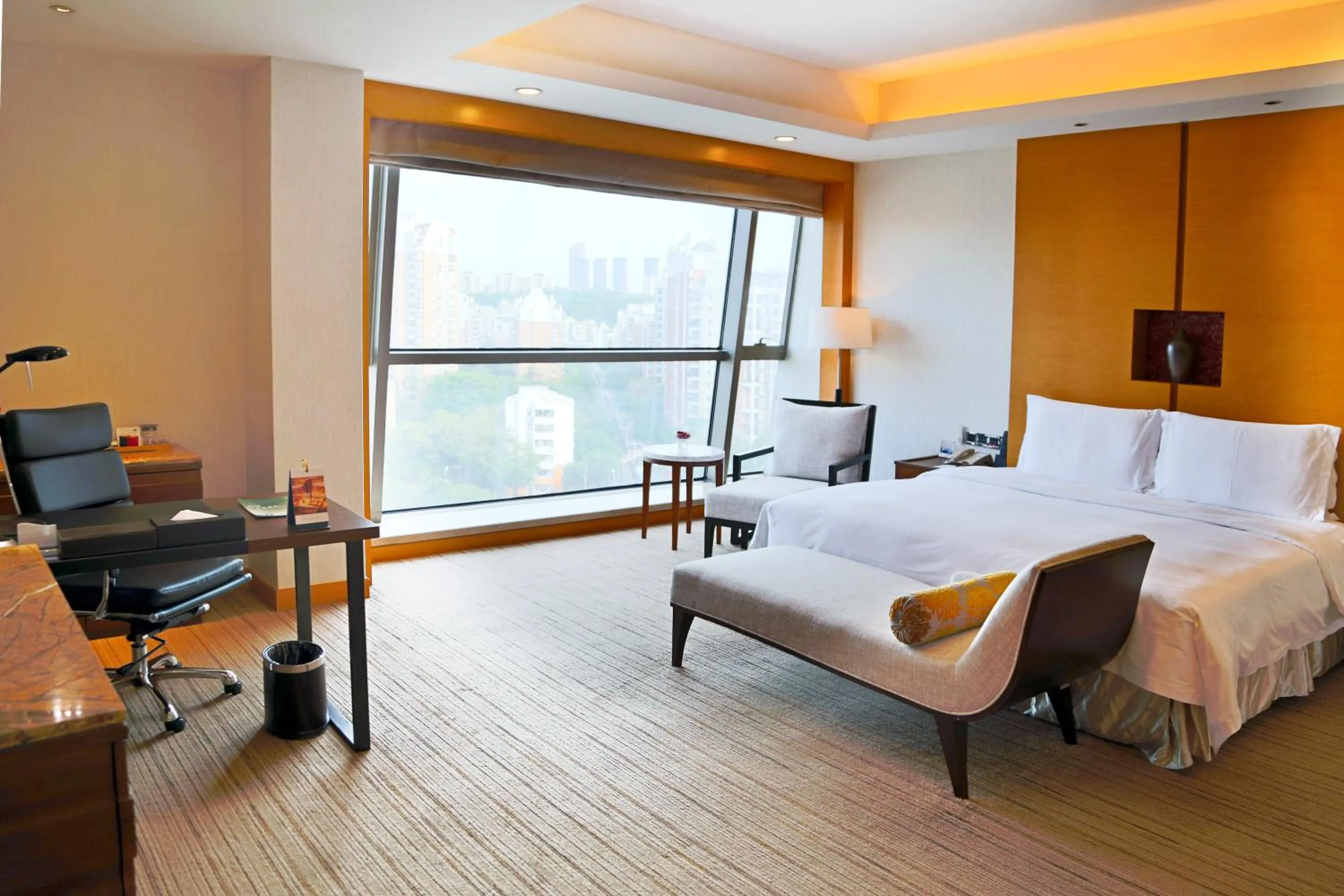 Photo of the whole room, Bed in Grand Skylight International Hotel Shenzhen Guanlan, Near Metro Station, Huawei, Foxcnn, Shenzhen North Railway