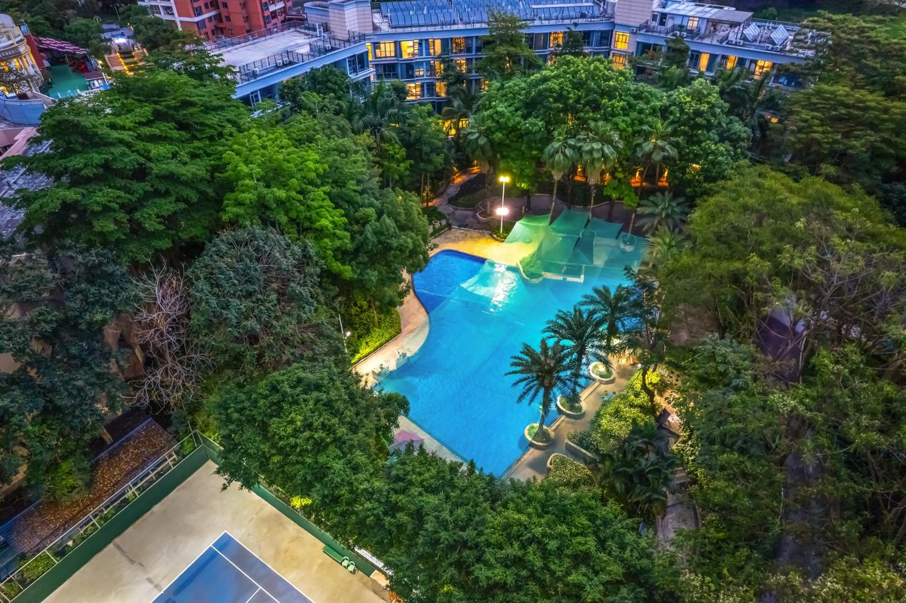 Swimming pool in Grand Skylight International Hotel Shenzhen Guanlan, Near Metro Station, Huawei, Foxcnn, Shenzhen North Railway