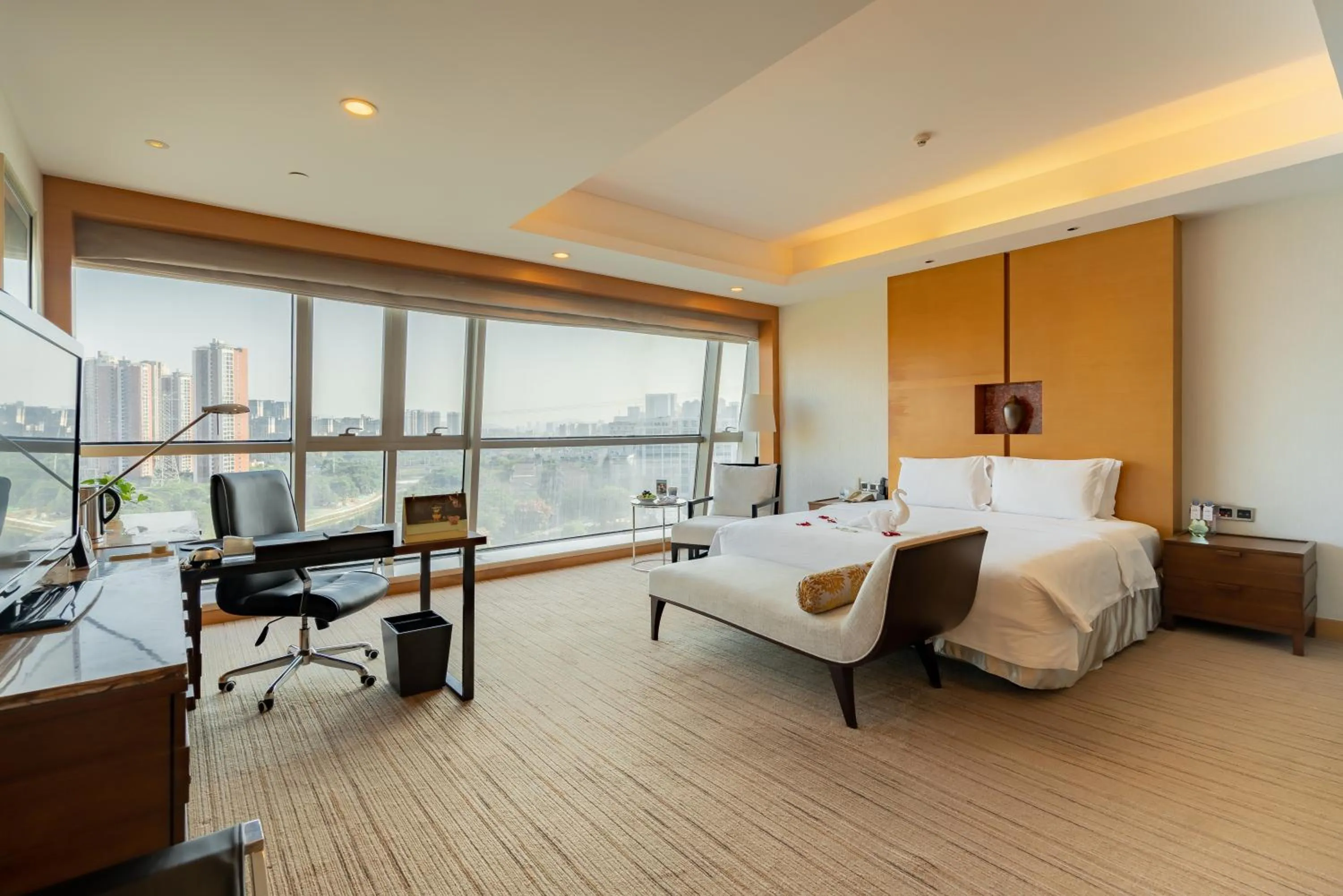 Photo of the whole room, Bed in Grand Skylight International Hotel Shenzhen Guanlan, Near Metro Station, Huawei, Foxcnn, Shenzhen North Railway