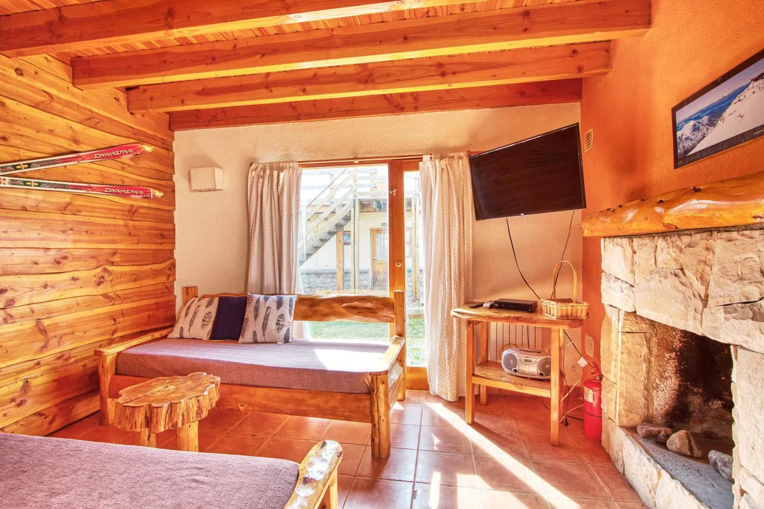 Communal lounge/ TV room, Bed in Punto Bariloche