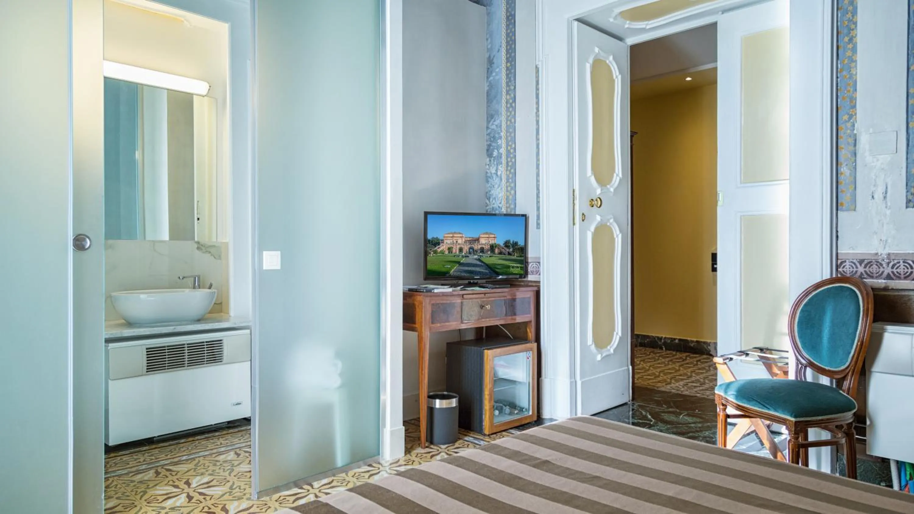 Photo of the whole room, Bed in Villa Signorini Hotel