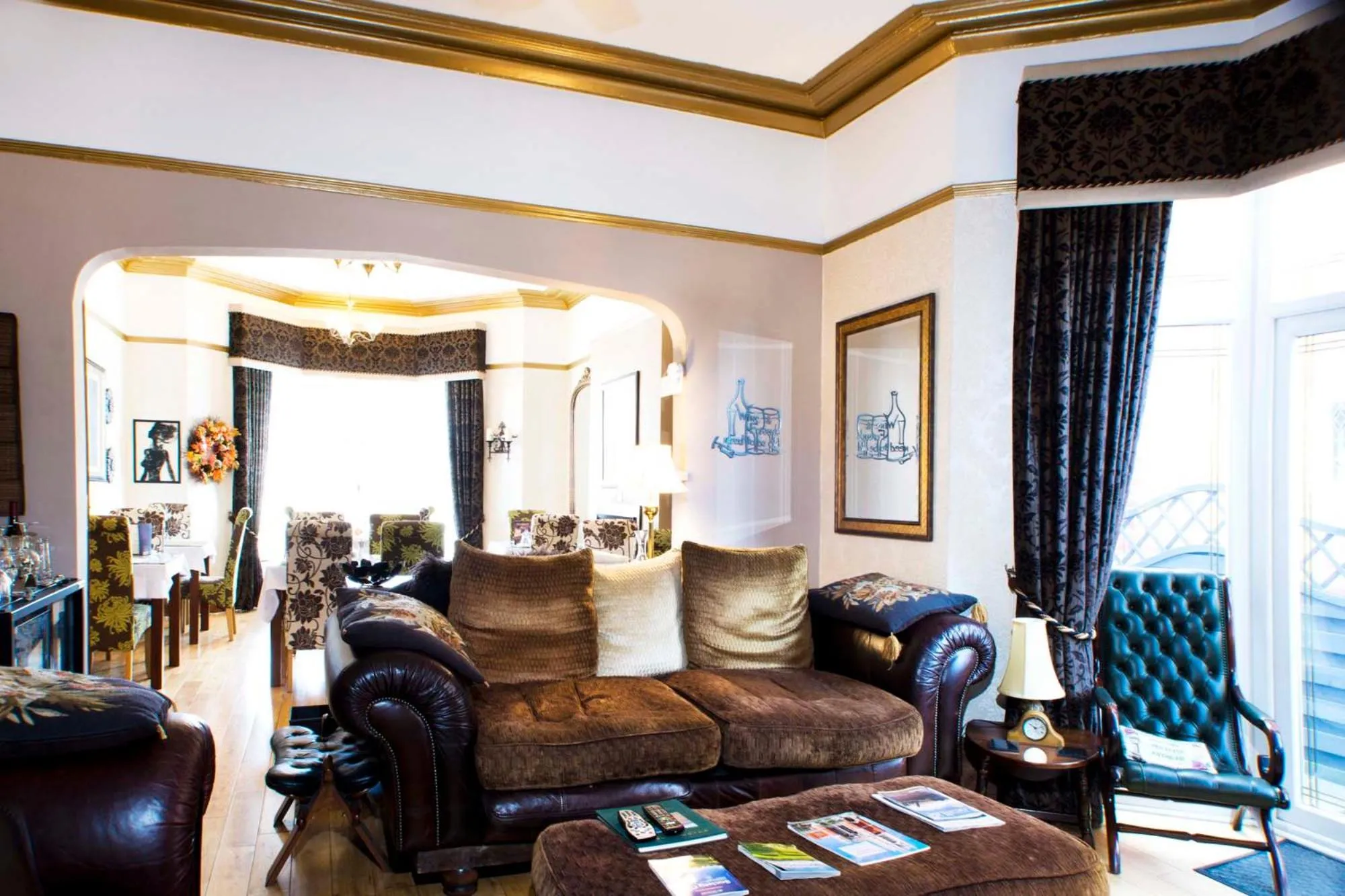 Lounge or bar in The Leicester