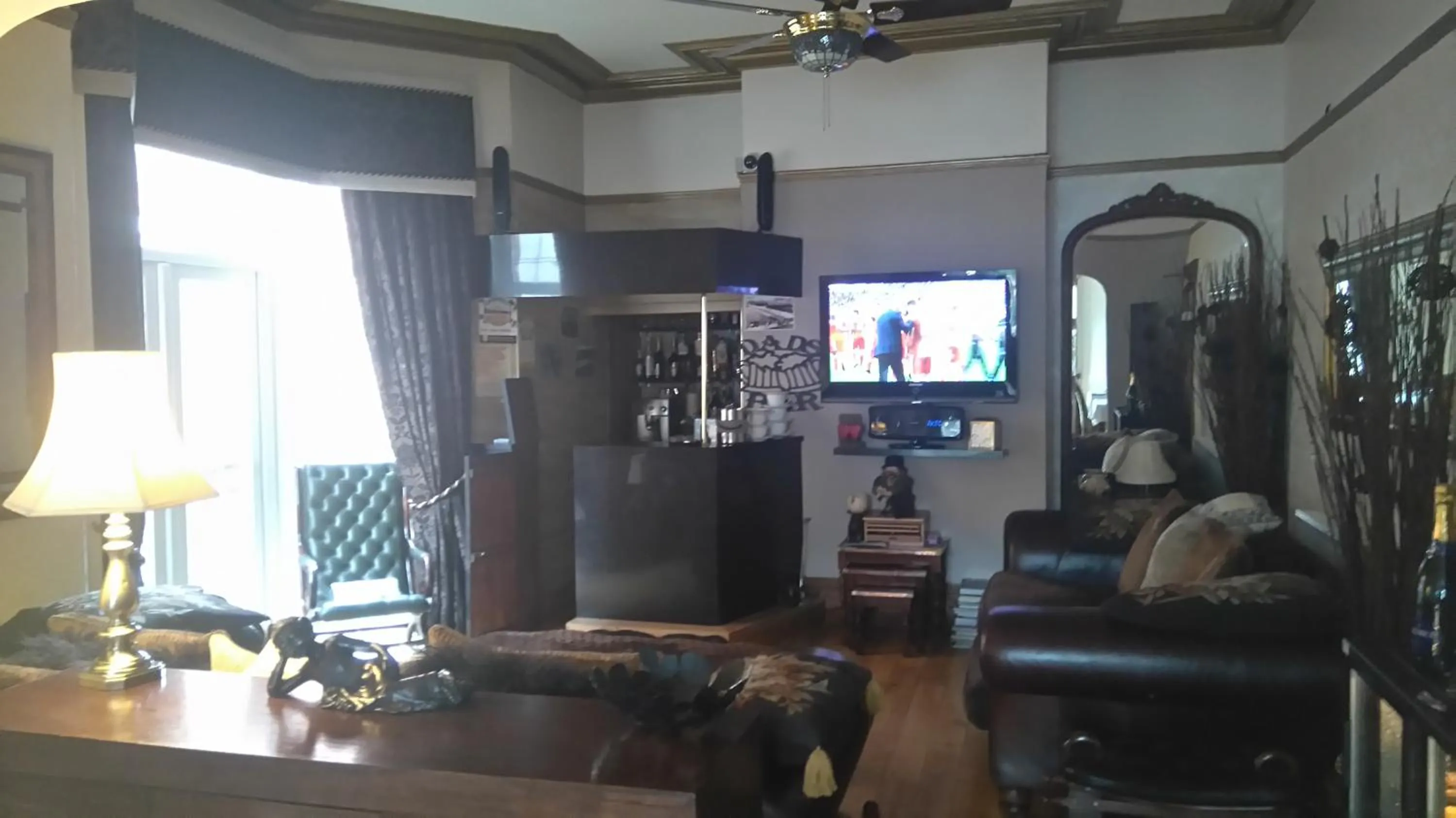 Lounge or bar in The Leicester