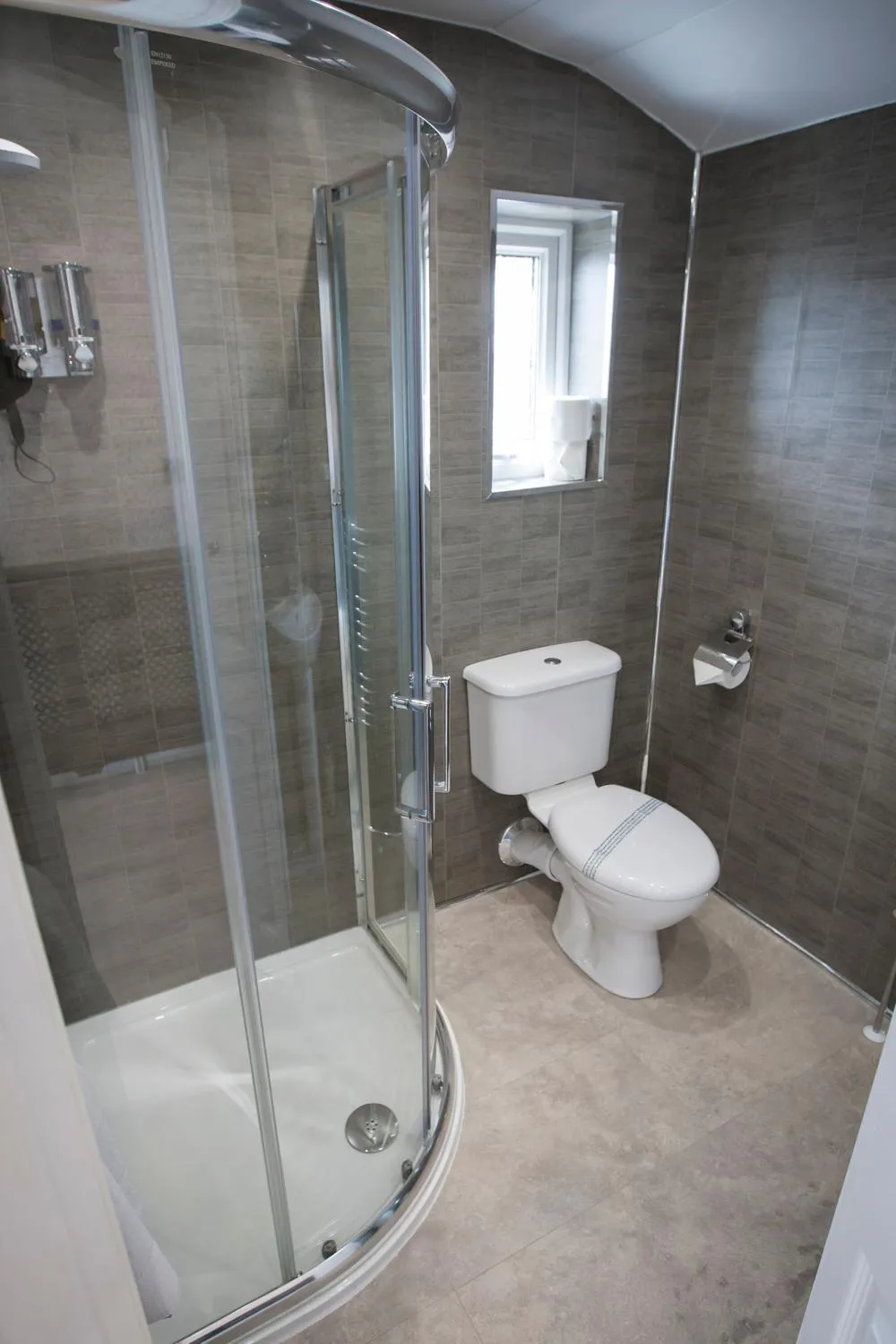 Shower in The Leicester
