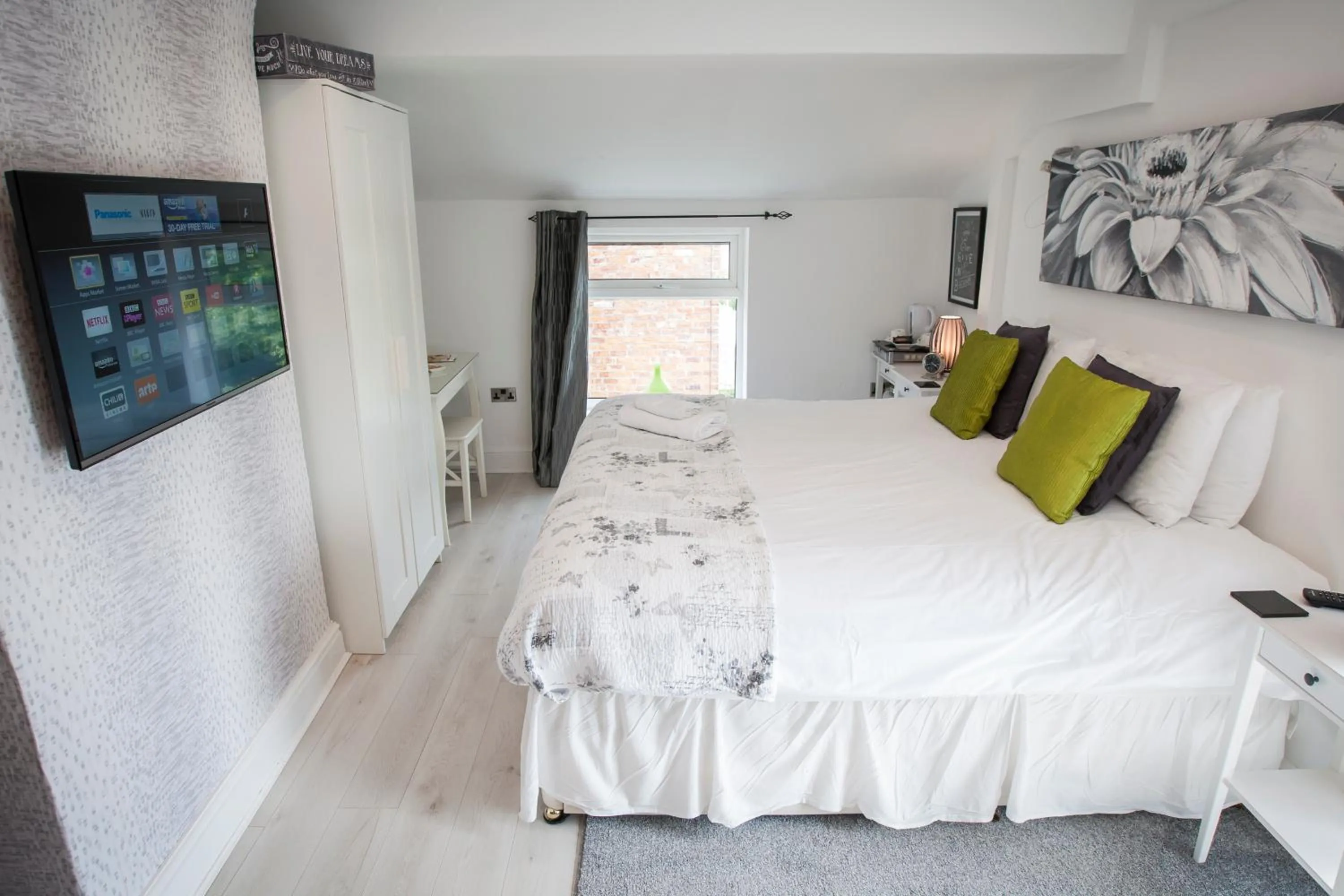 Photo of the whole room, Bed in The Leicester