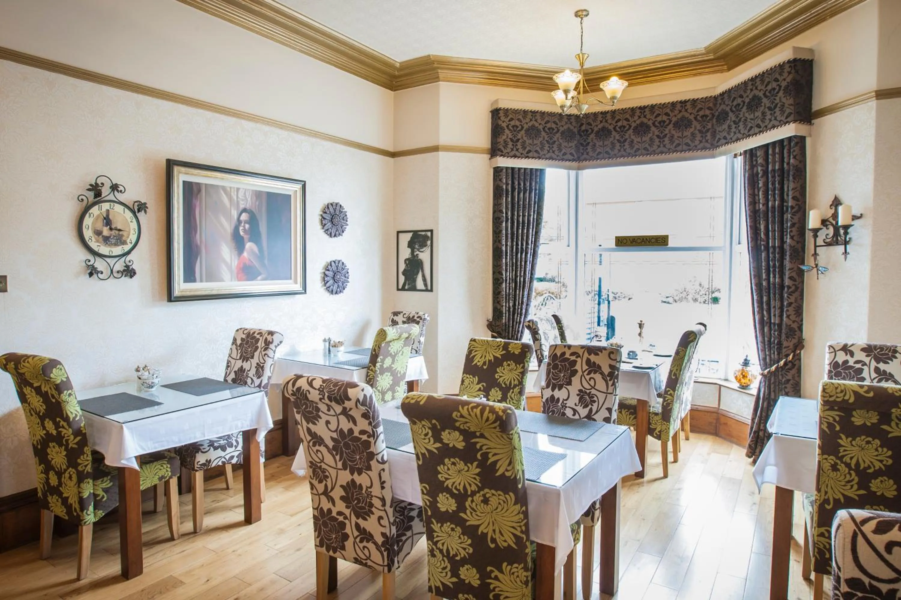 Restaurant/places to eat in The Leicester