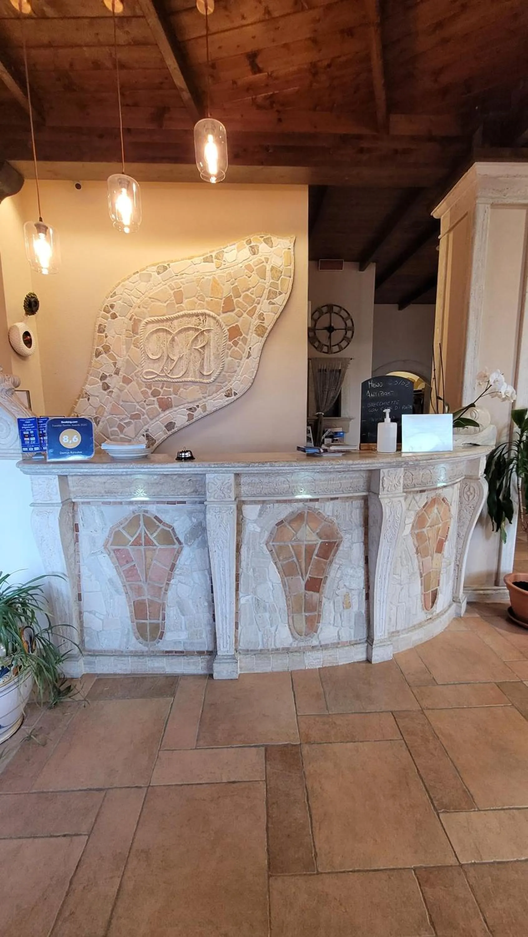 Lobby or reception in Domus Romulea