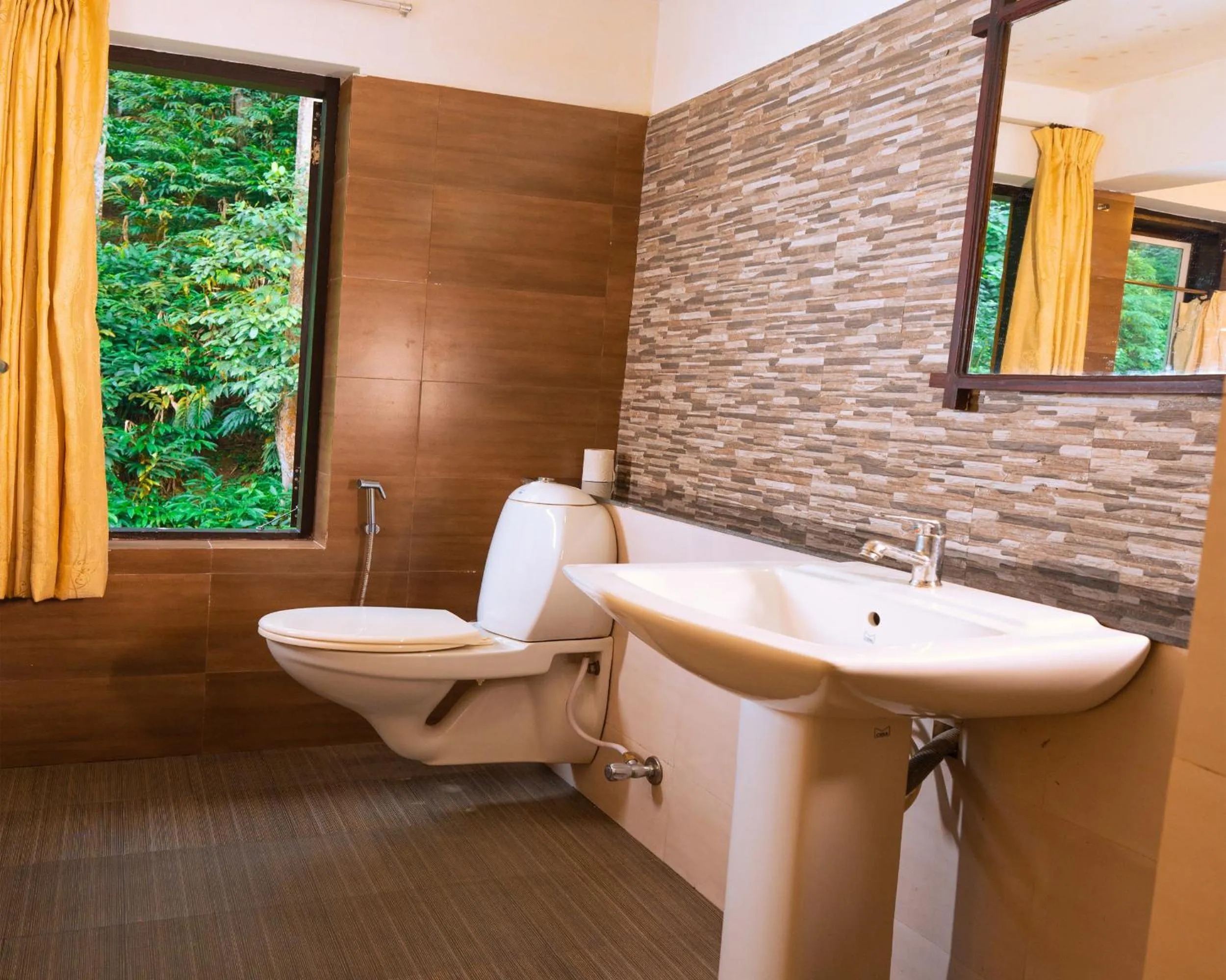 Bathroom in Falling Waters Munnar
