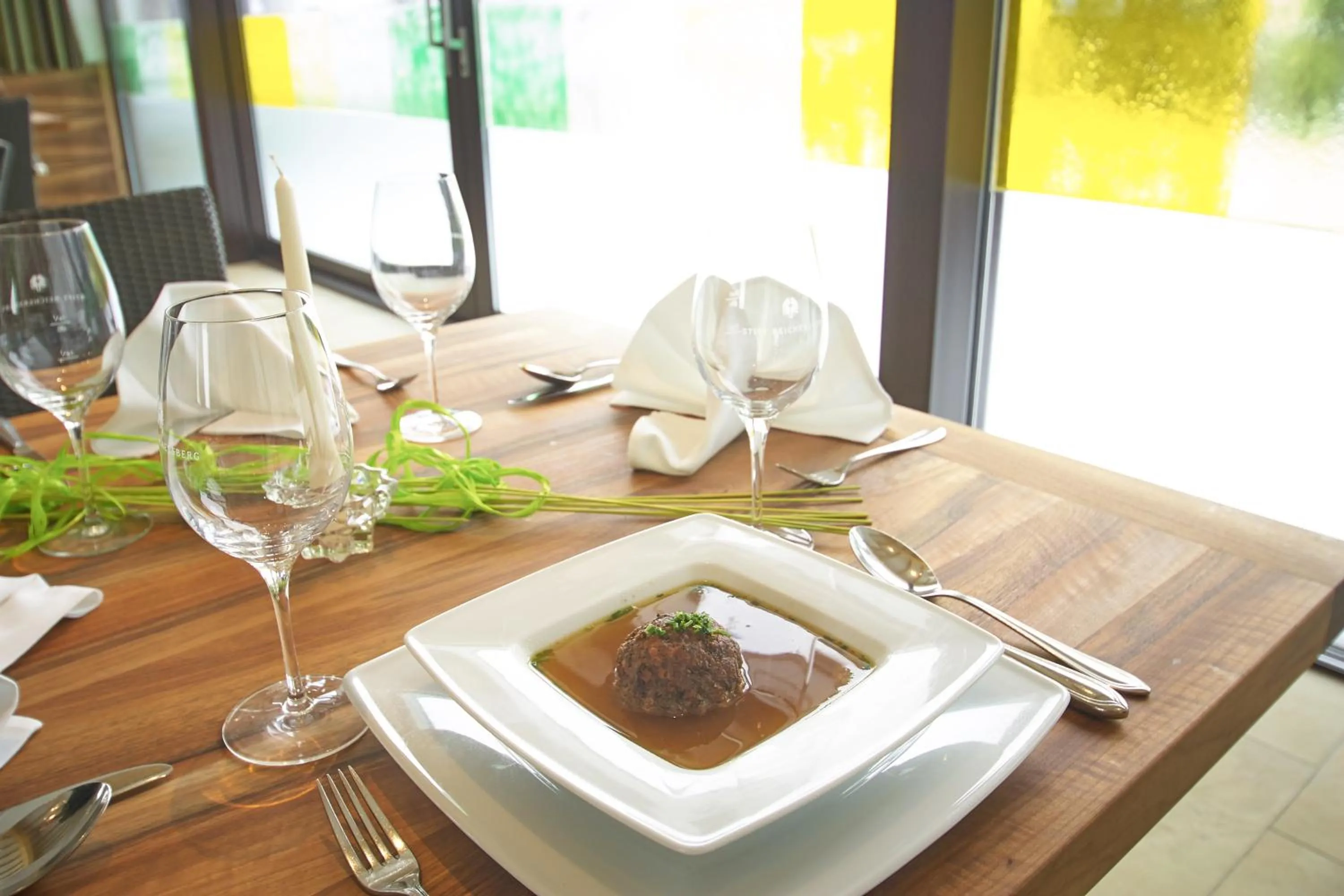 Restaurant/places to eat in Hotel z'Leithen